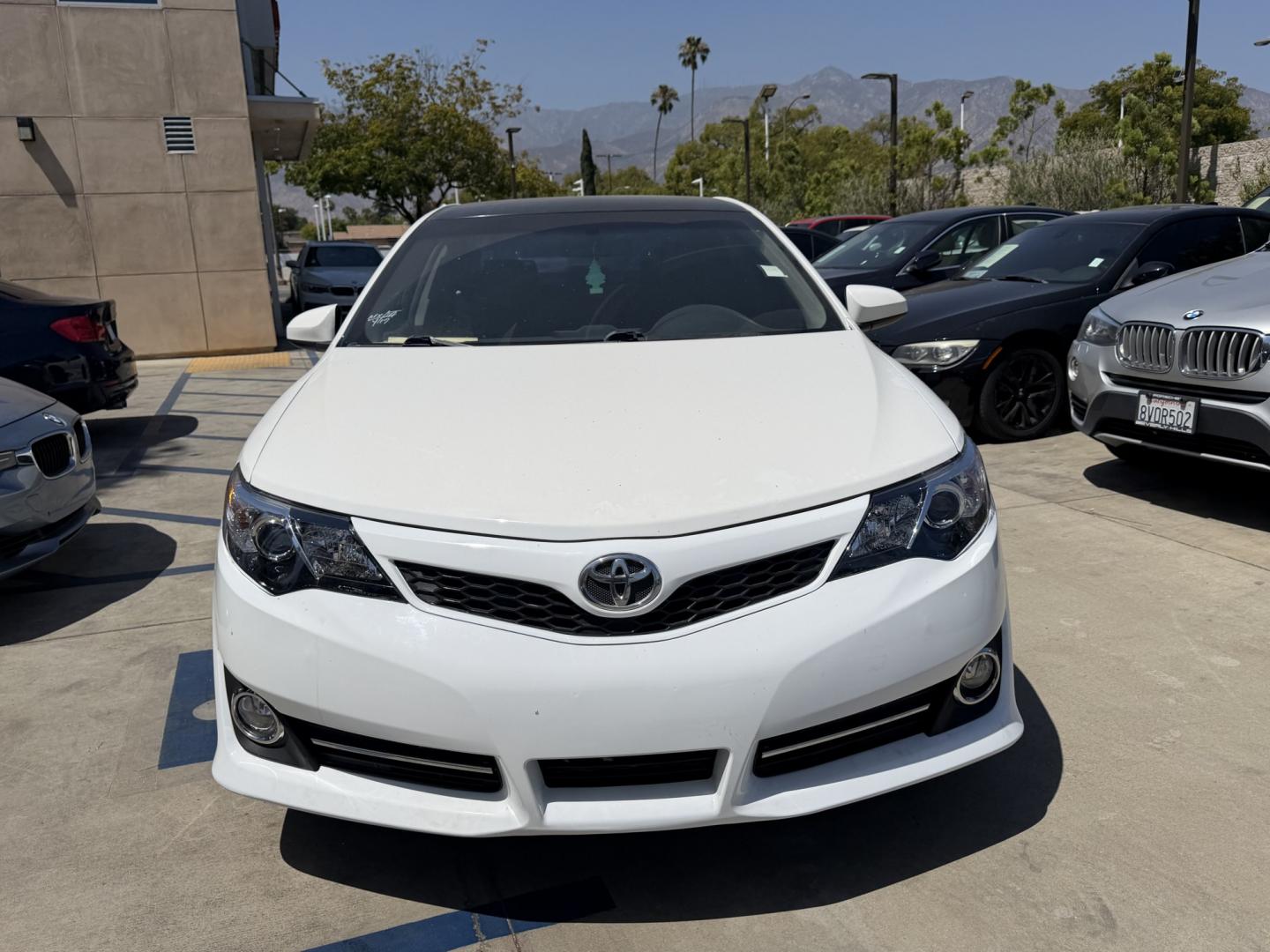 2014 White Toyota Camry SE (4T1BF1FK9EU) with an 2.5L L4 DOHC 16V engine, 6-Speed Automatic transmission, located at 30 S. Berkeley Avenue, Pasadena, CA, 91107, (626) 248-7567, 34.145447, -118.109398 - Back up camera! Bluetooth! Fog Lights! Premium Wheels! This Toyota looks and drives good. Climate Control! Heate! Low Miles! This Camry SE looks and drives good. It comes well equipped with, Power Driver Seat,Power Passenger Seat,Tire Pressure Monitor , climate control, and a lot more . Call us wi- Photo#5