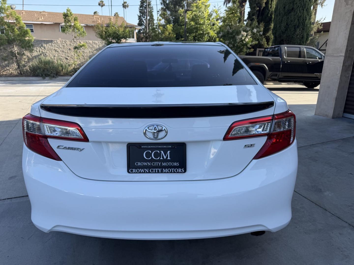 2014 White Toyota Camry SE (4T1BF1FK9EU) with an 2.5L L4 DOHC 16V engine, 6-Speed Automatic transmission, located at 30 S. Berkeley Avenue, Pasadena, CA, 91107, (626) 248-7567, 34.145447, -118.109398 - Back up camera! Bluetooth! Fog Lights! Premium Wheels! This Toyota looks and drives good. Climate Control! Heate! Low Miles! This Camry SE looks and drives good. It comes well equipped with, Power Driver Seat,Power Passenger Seat,Tire Pressure Monitor , climate control, and a lot more . Call us wi- Photo#10