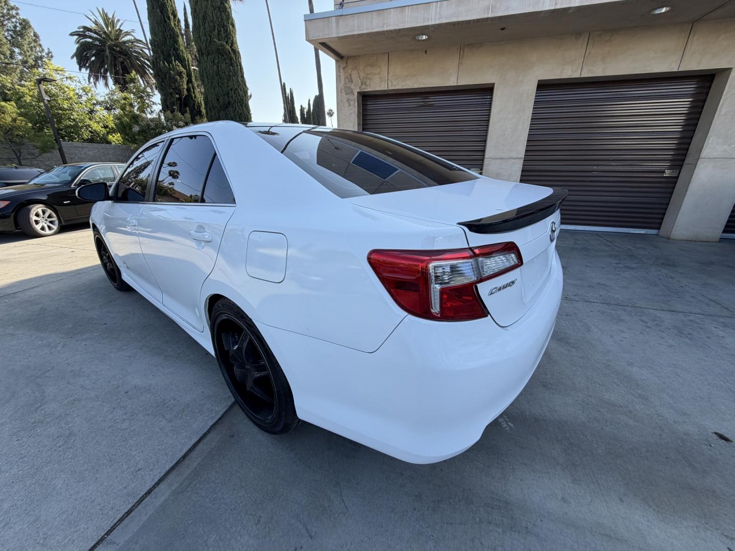 2014 White Toyota Camry SE (4T1BF1FK9EU) with an 2.5L L4 DOHC 16V engine, 6-Speed Automatic transmission, located at 30 S. Berkeley Avenue, Pasadena, CA, 91107, (626) 248-7567, 34.145447, -118.109398 - Back up camera! Bluetooth! Fog Lights! Premium Wheels! This Toyota looks and drives good. Climate Control! Heate! Low Miles! This Camry SE looks and drives good. It comes well equipped with, Power Driver Seat,Power Passenger Seat,Tire Pressure Monitor , climate control, and a lot more . Call us wi- Photo#12