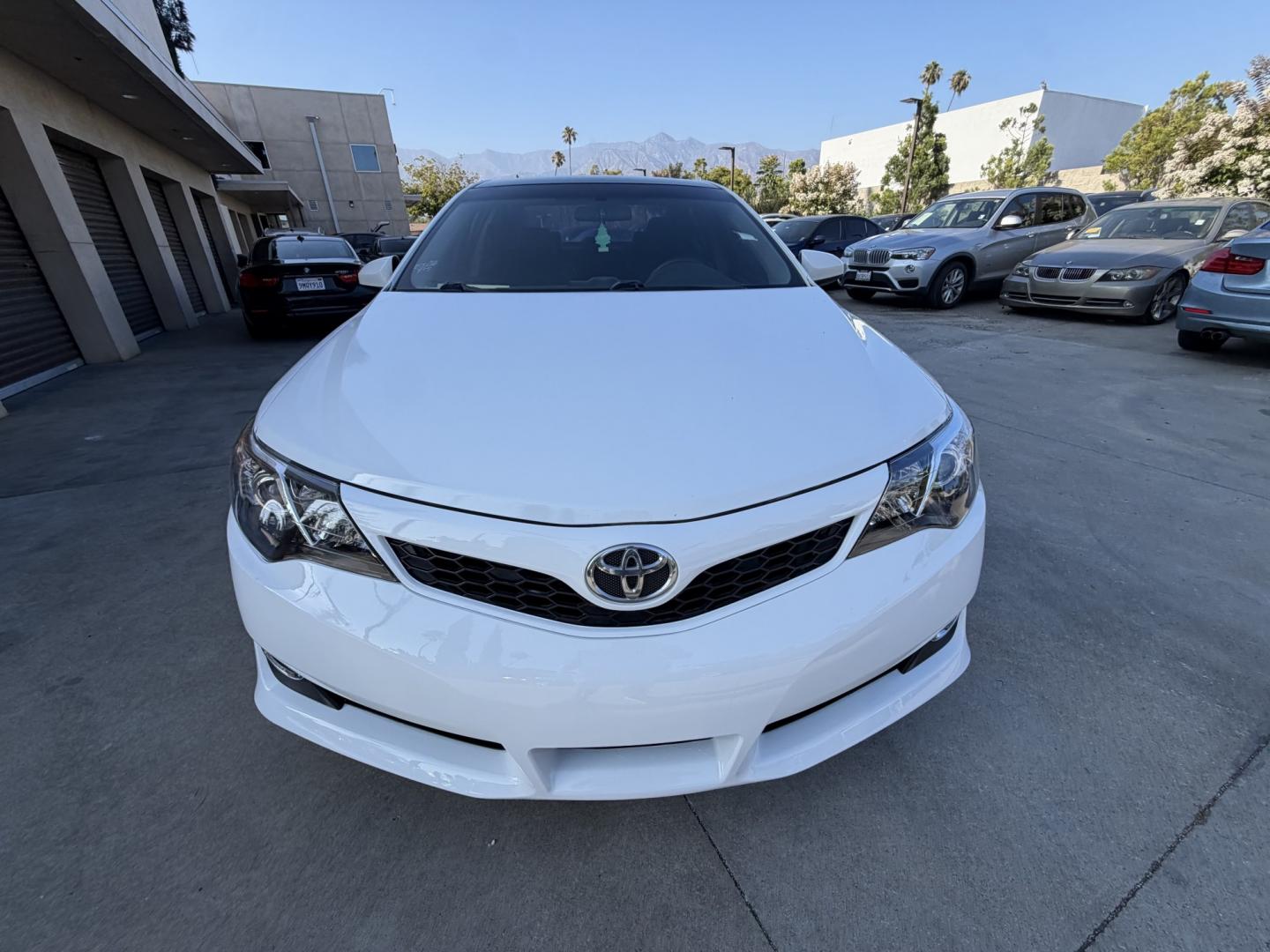 2014 White Toyota Camry SE (4T1BF1FK9EU) with an 2.5L L4 DOHC 16V engine, 6-Speed Automatic transmission, located at 30 S. Berkeley Avenue, Pasadena, CA, 91107, (626) 248-7567, 34.145447, -118.109398 - Back up camera! Bluetooth! Fog Lights! Premium Wheels! This Toyota looks and drives good. Climate Control! Heate! Low Miles! This Camry SE looks and drives good. It comes well equipped with, Power Driver Seat,Power Passenger Seat,Tire Pressure Monitor , climate control, and a lot more . Call us wi- Photo#14