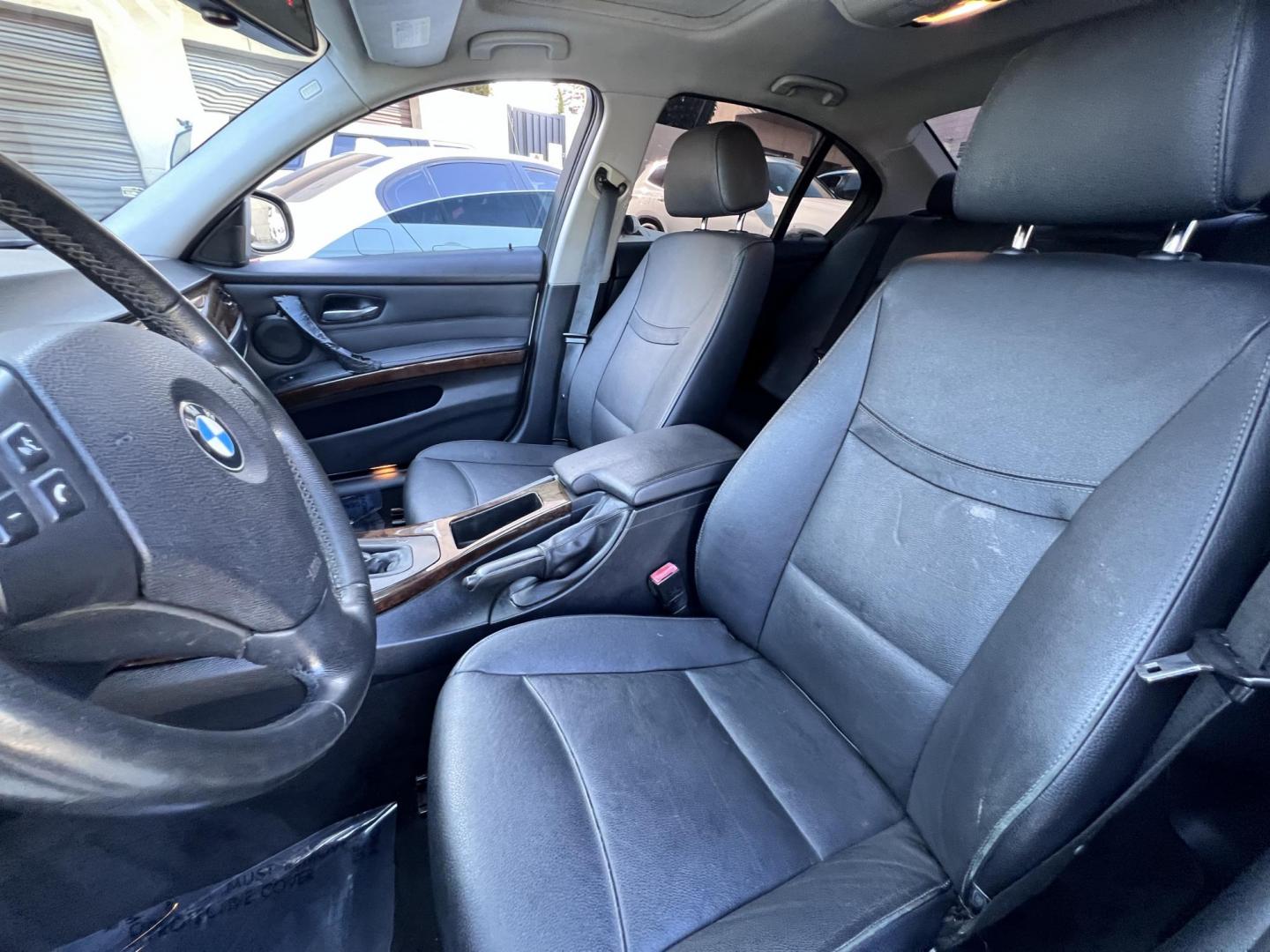 2011 White /Black BMW 3-Series 328i SA SULEV (WBAPH5G55BN) with an 3.0L L6 DOHC 24V engine, Automatic transmission, located at 30 S. Berkeley Avenue, Pasadena, CA, 91107, (626) 248-7567, 34.145447, -118.109398 - Buy Here Pay Here BMW 328i for Sale in Pasadena | 2011 BMW – $500 Down – No Credit Needed Looking to drive a luxury car but worried about your credit? At Crown City Motors in Pasadena, we specialize in helping people with bad credit, no credit, or past financial issues get approved with ease. - Photo#11