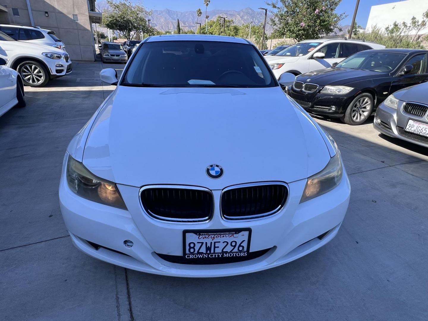 2011 White /Black BMW 3-Series 328i SA SULEV (WBAPH5G55BN) with an 3.0L L6 DOHC 24V engine, Automatic transmission, located at 30 S. Berkeley Avenue, Pasadena, CA, 91107, (626) 248-7567, 34.145447, -118.109398 - Buy Here Pay Here BMW 328i for Sale in Pasadena | 2011 BMW – $500 Down – No Credit Needed Looking to drive a luxury car but worried about your credit? At Crown City Motors in Pasadena, we specialize in helping people with bad credit, no credit, or past financial issues get approved with ease. - Photo#14