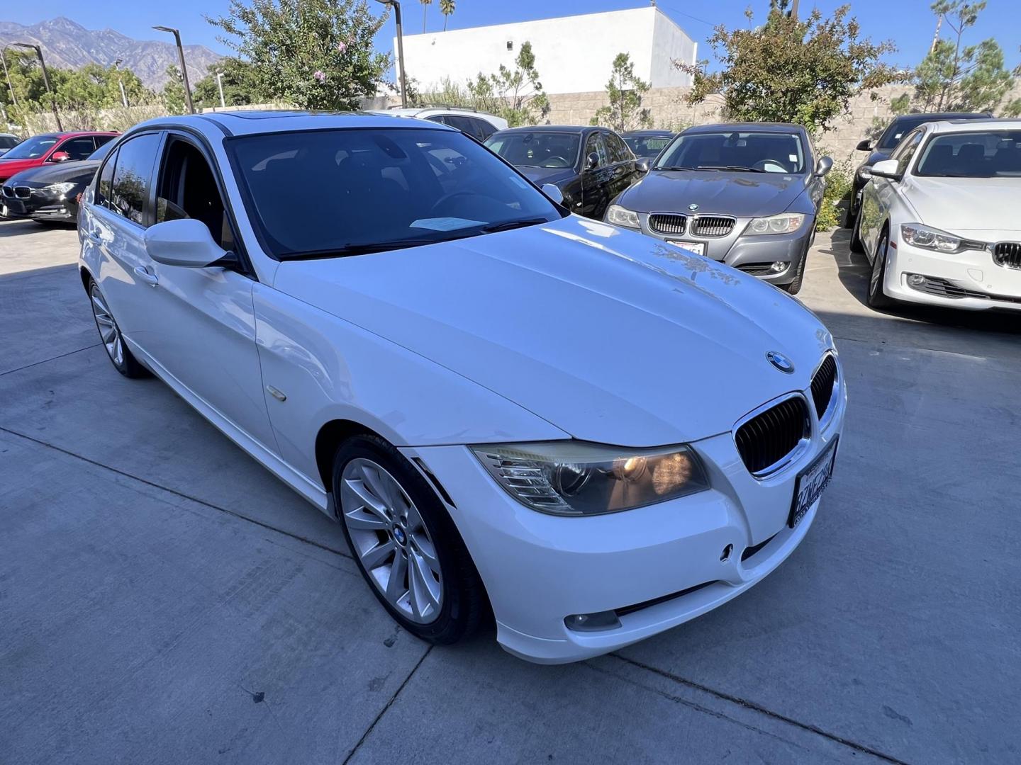 2011 White /Black BMW 3-Series 328i SA SULEV (WBAPH5G55BN) with an 3.0L L6 DOHC 24V engine, Automatic transmission, located at 30 S. Berkeley Avenue, Pasadena, CA, 91107, (626) 248-7567, 34.145447, -118.109398 - Buy Here Pay Here BMW 328i for Sale in Pasadena | 2011 BMW – $500 Down – No Credit Needed Looking to drive a luxury car but worried about your credit? At Crown City Motors in Pasadena, we specialize in helping people with bad credit, no credit, or past financial issues get approved with ease. - Photo#15