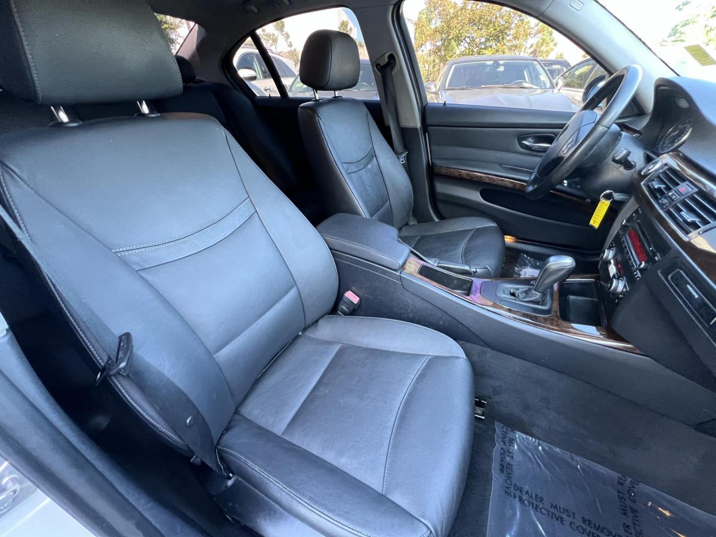 2011 White /Black BMW 3-Series 328i SA SULEV (WBAPH5G55BN) with an 3.0L L6 DOHC 24V engine, Automatic transmission, located at 30 S. Berkeley Avenue, Pasadena, CA, 91107, (626) 248-7567, 34.145447, -118.109398 - Buy Here Pay Here BMW 328i for Sale in Pasadena | 2011 BMW – $500 Down – No Credit Needed Looking to drive a luxury car but worried about your credit? At Crown City Motors in Pasadena, we specialize in helping people with bad credit, no credit, or past financial issues get approved with ease. - Photo#16