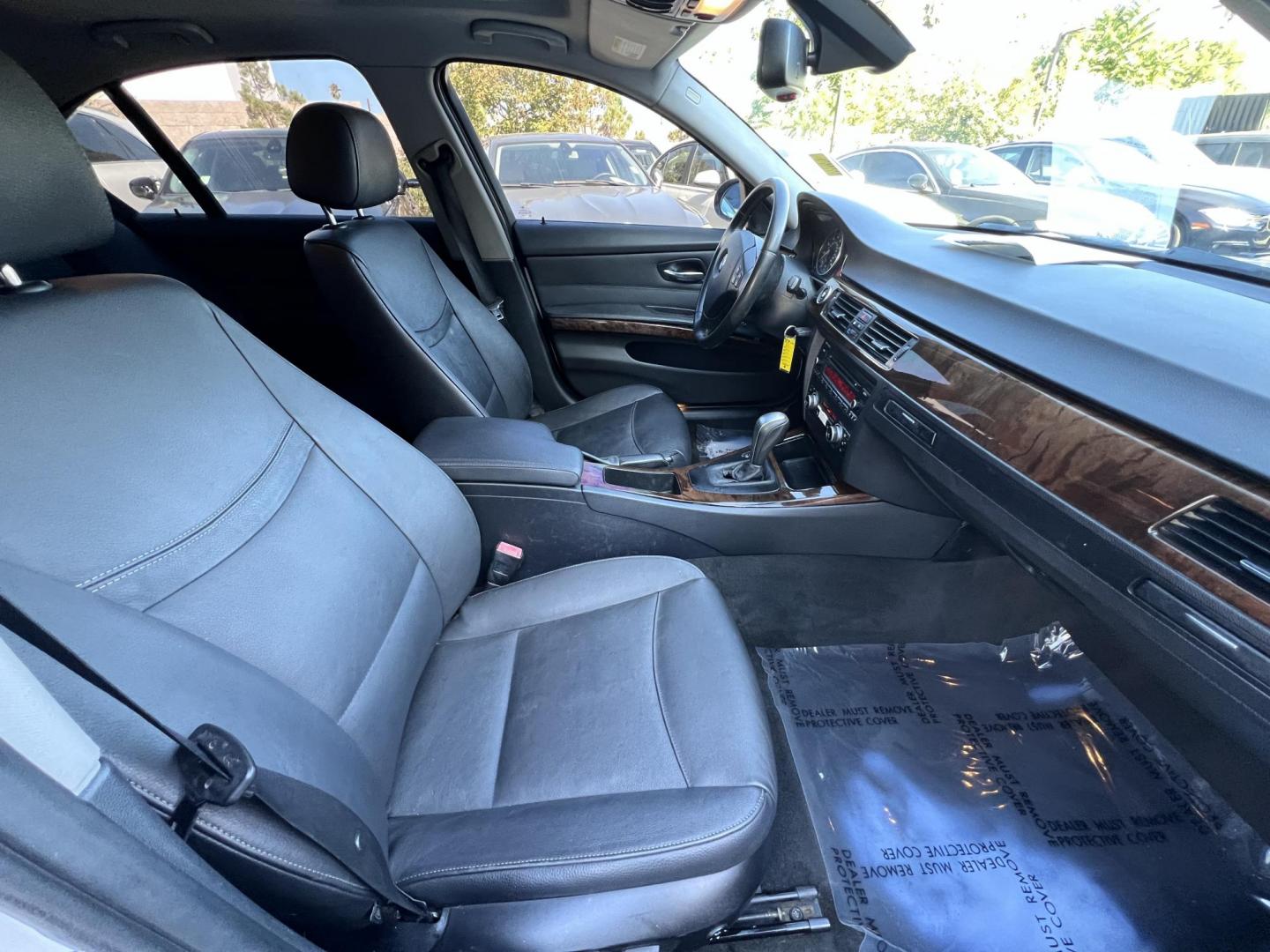 2011 White /Black BMW 3-Series 328i SA SULEV (WBAPH5G55BN) with an 3.0L L6 DOHC 24V engine, Automatic transmission, located at 30 S. Berkeley Avenue, Pasadena, CA, 91107, (626) 248-7567, 34.145447, -118.109398 - Buy Here Pay Here BMW 328i for Sale in Pasadena | 2011 BMW – $500 Down – No Credit Needed Looking to drive a luxury car but worried about your credit? At Crown City Motors in Pasadena, we specialize in helping people with bad credit, no credit, or past financial issues get approved with ease. - Photo#17