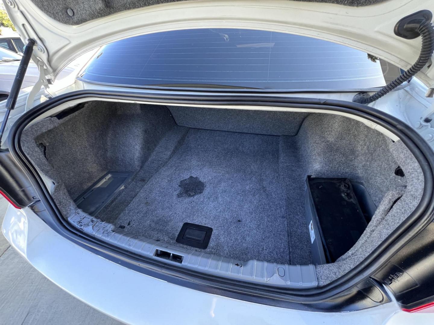 2011 White /Black BMW 3-Series 328i SA SULEV (WBAPH5G55BN) with an 3.0L L6 DOHC 24V engine, Automatic transmission, located at 30 S. Berkeley Avenue, Pasadena, CA, 91107, (626) 248-7567, 34.145447, -118.109398 - Buy Here Pay Here BMW 328i for Sale in Pasadena | 2011 BMW – $500 Down – No Credit Needed Looking to drive a luxury car but worried about your credit? At Crown City Motors in Pasadena, we specialize in helping people with bad credit, no credit, or past financial issues get approved with ease. - Photo#18