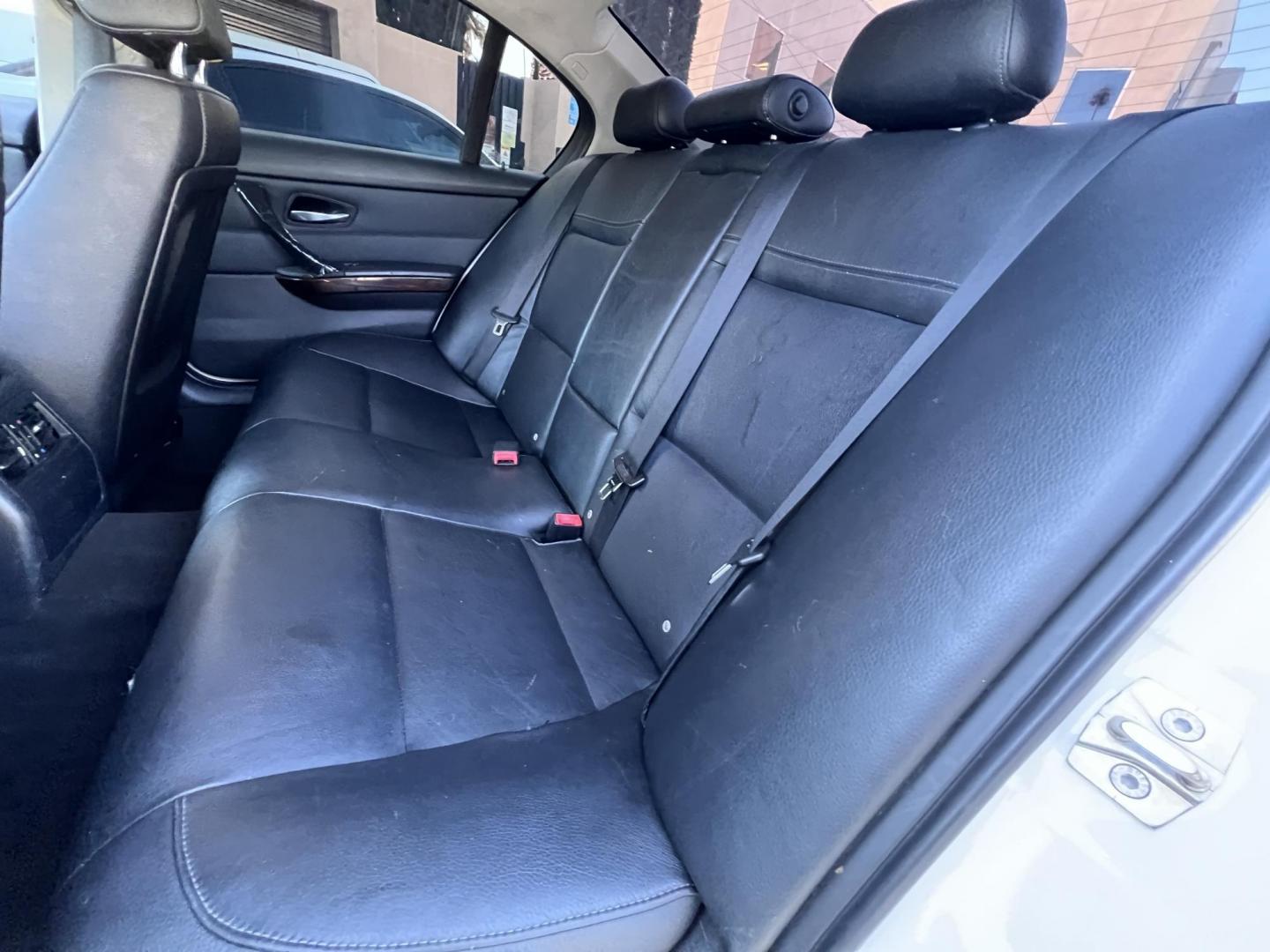 2011 White /Black BMW 3-Series 328i SA SULEV (WBAPH5G55BN) with an 3.0L L6 DOHC 24V engine, Automatic transmission, located at 30 S. Berkeley Avenue, Pasadena, CA, 91107, (626) 248-7567, 34.145447, -118.109398 - Buy Here Pay Here BMW 328i for Sale in Pasadena | 2011 BMW – $500 Down – No Credit Needed Looking to drive a luxury car but worried about your credit? At Crown City Motors in Pasadena, we specialize in helping people with bad credit, no credit, or past financial issues get approved with ease. - Photo#19