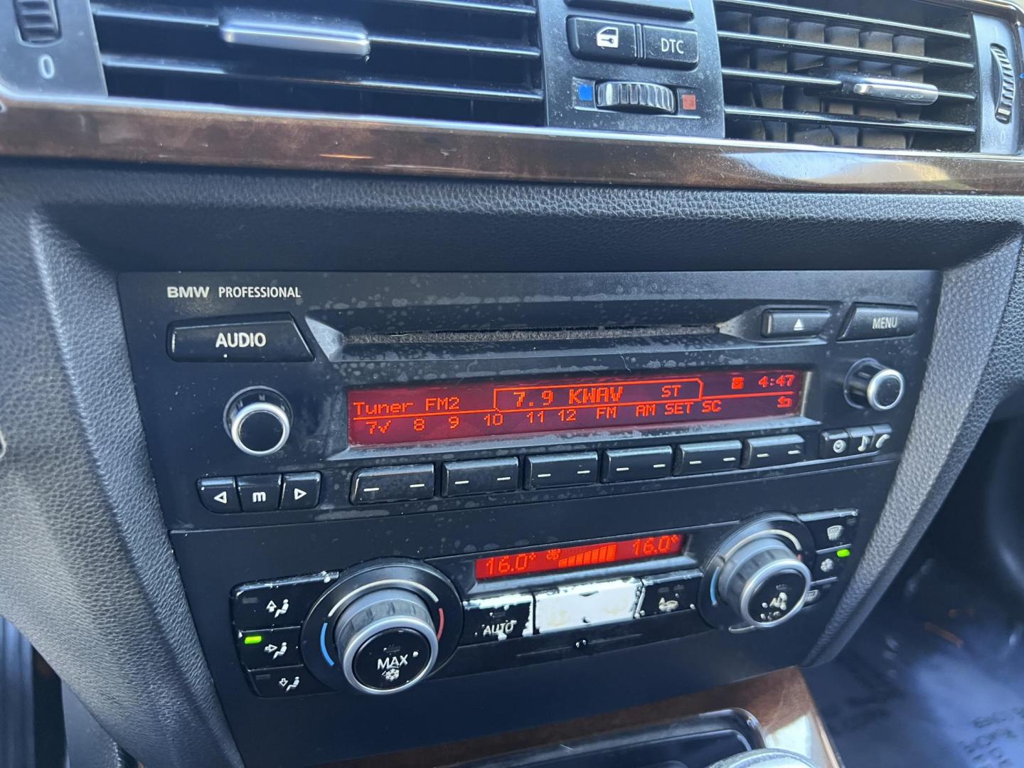 2011 White /Black BMW 3-Series 328i SA SULEV (WBAPH5G55BN) with an 3.0L L6 DOHC 24V engine, Automatic transmission, located at 30 S. Berkeley Avenue, Pasadena, CA, 91107, (626) 248-7567, 34.145447, -118.109398 - Buy Here Pay Here BMW 328i for Sale in Pasadena | 2011 BMW – $500 Down – No Credit Needed Looking to drive a luxury car but worried about your credit? At Crown City Motors in Pasadena, we specialize in helping people with bad credit, no credit, or past financial issues get approved with ease. - Photo#24