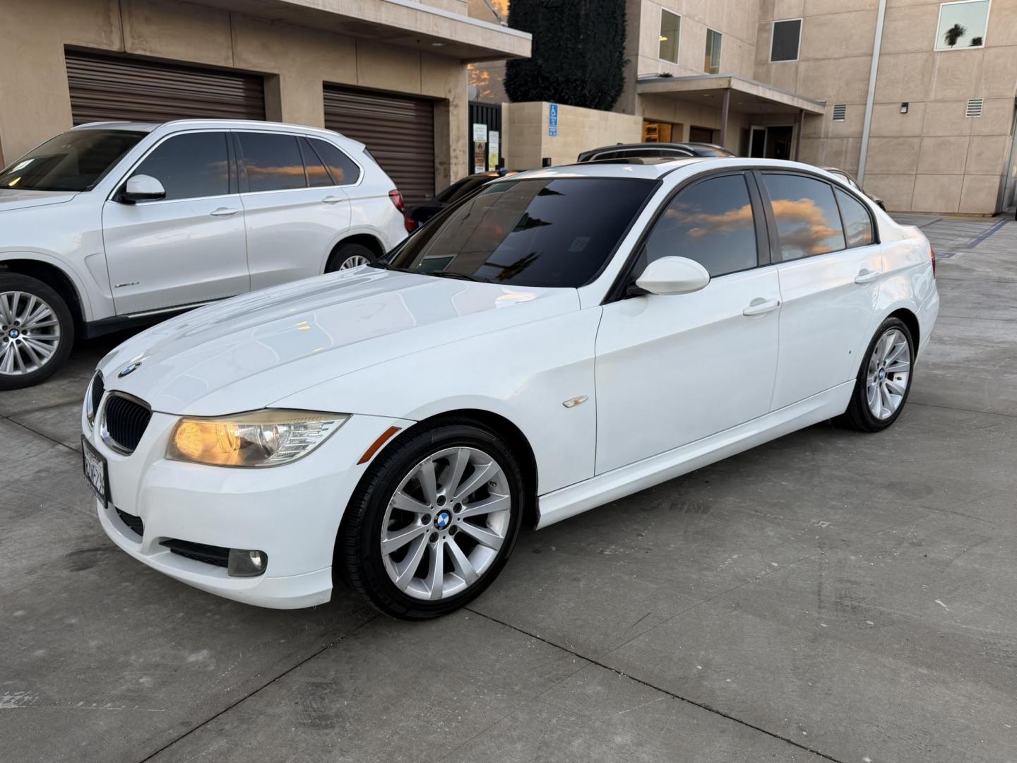 2011 White /Black BMW 3-Series 328i SA SULEV (WBAPH5G55BN) with an 3.0L L6 DOHC 24V engine, Automatic transmission, located at 30 S. Berkeley Avenue, Pasadena, CA, 91107, (626) 248-7567, 34.145447, -118.109398 - Buy Here Pay Here BMW 328i for Sale in Pasadena | 2011 BMW – $500 Down – No Credit Needed Looking to drive a luxury car but worried about your credit? At Crown City Motors in Pasadena, we specialize in helping people with bad credit, no credit, or past financial issues get approved with ease. - Photo#26