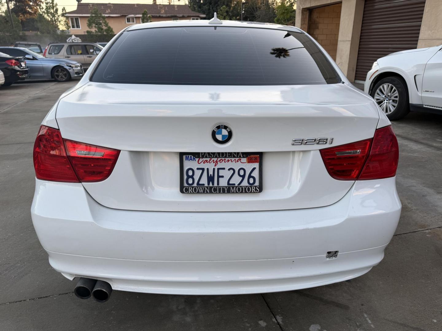 2011 White /Black BMW 3-Series 328i SA SULEV (WBAPH5G55BN) with an 3.0L L6 DOHC 24V engine, Automatic transmission, located at 30 S. Berkeley Avenue, Pasadena, CA, 91107, (626) 248-7567, 34.145447, -118.109398 - Buy Here Pay Here BMW 328i for Sale in Pasadena | 2011 BMW – $500 Down – No Credit Needed Looking to drive a luxury car but worried about your credit? At Crown City Motors in Pasadena, we specialize in helping people with bad credit, no credit, or past financial issues get approved with ease. - Photo#31