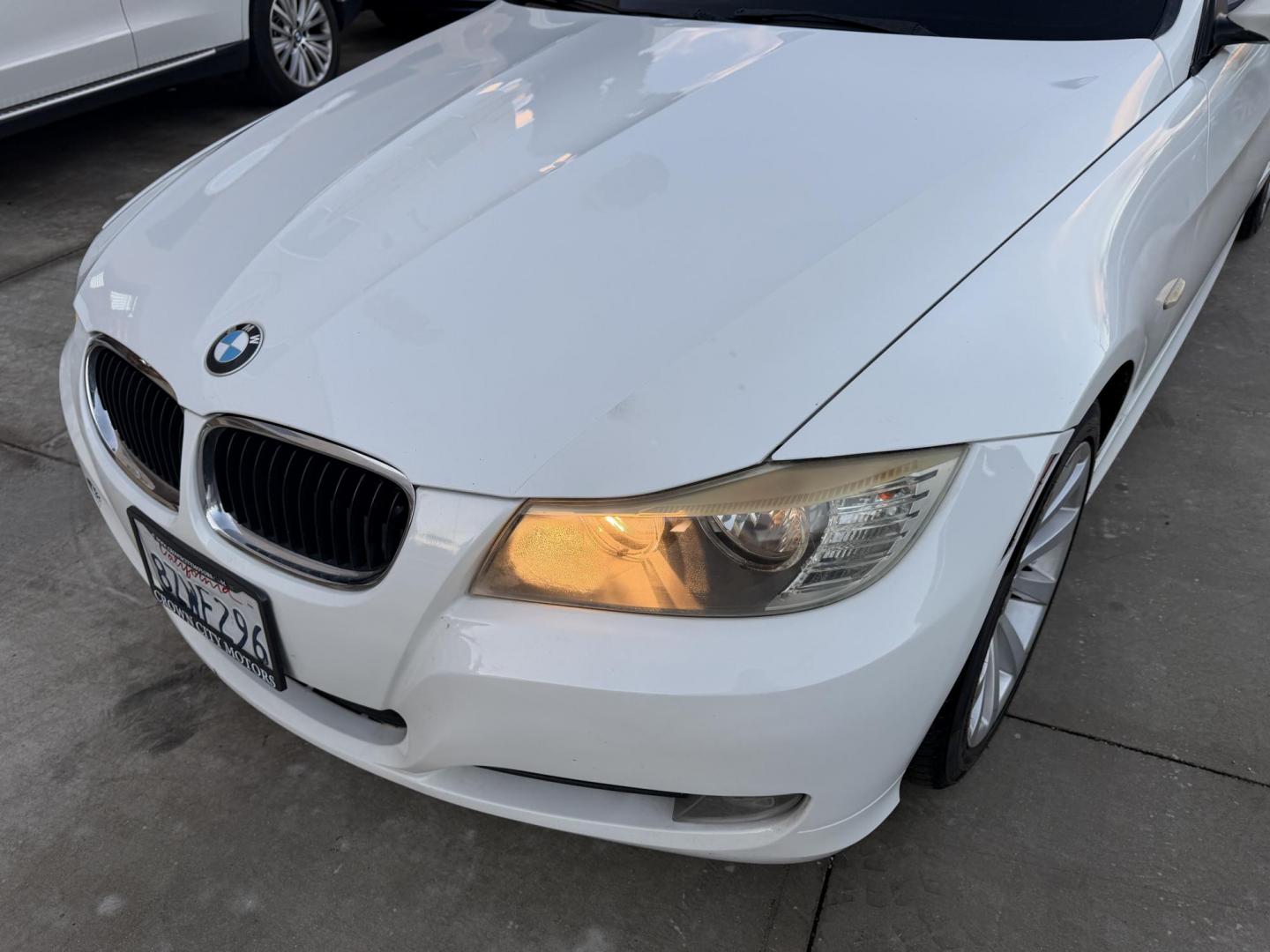 2011 White /Black BMW 3-Series 328i SA SULEV (WBAPH5G55BN) with an 3.0L L6 DOHC 24V engine, Automatic transmission, located at 30 S. Berkeley Avenue, Pasadena, CA, 91107, (626) 248-7567, 34.145447, -118.109398 - Buy Here Pay Here BMW 328i for Sale in Pasadena | 2011 BMW – $500 Down – No Credit Needed Looking to drive a luxury car but worried about your credit? At Crown City Motors in Pasadena, we specialize in helping people with bad credit, no credit, or past financial issues get approved with ease. - Photo#33