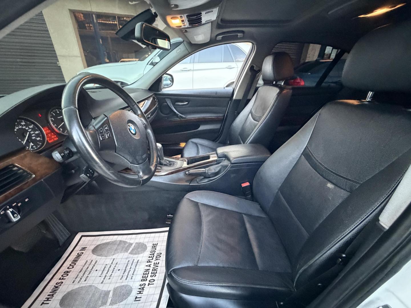 2011 White /Black BMW 3-Series 328i SA SULEV (WBAPH5G55BN) with an 3.0L L6 DOHC 24V engine, Automatic transmission, located at 30 S. Berkeley Avenue, Pasadena, CA, 91107, (626) 248-7567, 34.145447, -118.109398 - Buy Here Pay Here BMW 328i for Sale in Pasadena | 2011 BMW – $500 Down – No Credit Needed Looking to drive a luxury car but worried about your credit? At Crown City Motors in Pasadena, we specialize in helping people with bad credit, no credit, or past financial issues get approved with ease. - Photo#34