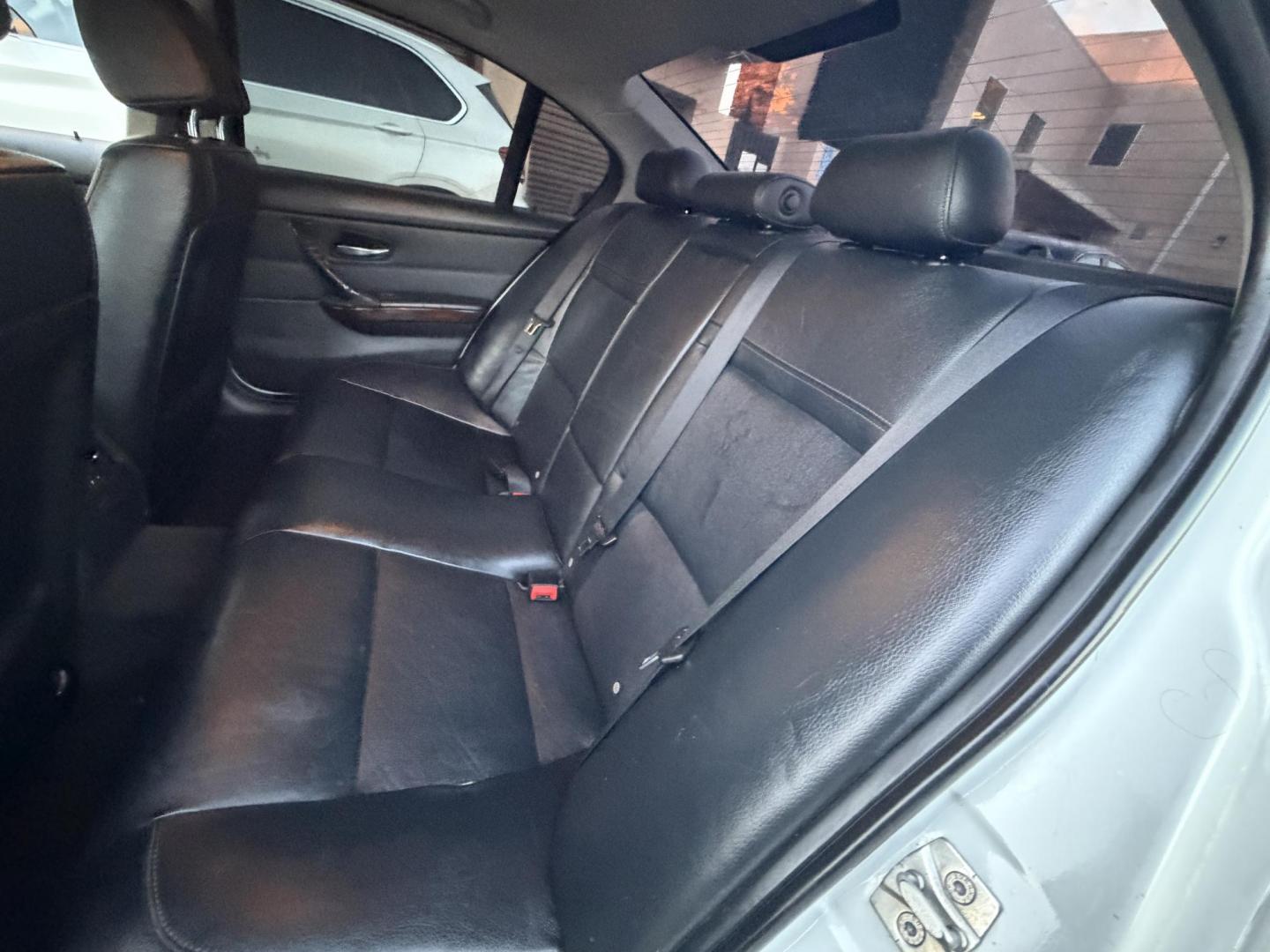 2011 White /Black BMW 3-Series 328i SA SULEV (WBAPH5G55BN) with an 3.0L L6 DOHC 24V engine, Automatic transmission, located at 30 S. Berkeley Avenue, Pasadena, CA, 91107, (626) 248-7567, 34.145447, -118.109398 - Buy Here Pay Here BMW 328i for Sale in Pasadena | 2011 BMW – $500 Down – No Credit Needed Looking to drive a luxury car but worried about your credit? At Crown City Motors in Pasadena, we specialize in helping people with bad credit, no credit, or past financial issues get approved with ease. - Photo#37