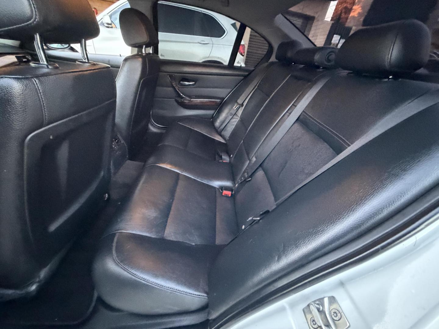 2011 White /Black BMW 3-Series 328i SA SULEV (WBAPH5G55BN) with an 3.0L L6 DOHC 24V engine, Automatic transmission, located at 30 S. Berkeley Avenue, Pasadena, CA, 91107, (626) 248-7567, 34.145447, -118.109398 - Buy Here Pay Here BMW 328i for Sale in Pasadena | 2011 BMW – $500 Down – No Credit Needed Looking to drive a luxury car but worried about your credit? At Crown City Motors in Pasadena, we specialize in helping people with bad credit, no credit, or past financial issues get approved with ease. - Photo#38