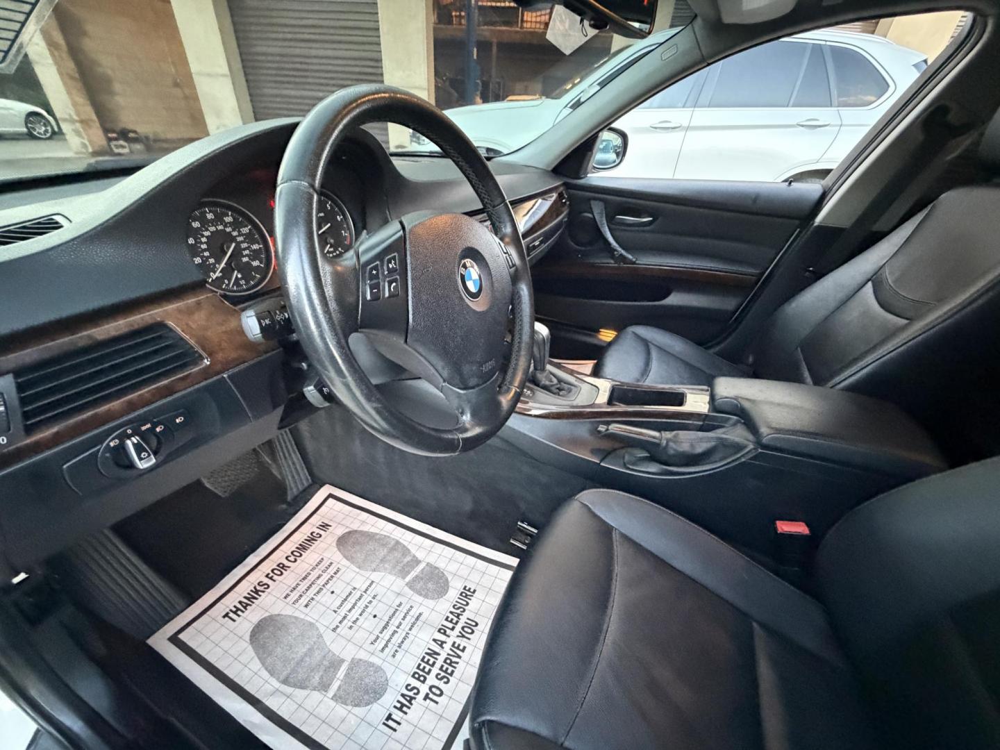 2011 White /Black BMW 3-Series 328i SA SULEV (WBAPH5G55BN) with an 3.0L L6 DOHC 24V engine, Automatic transmission, located at 30 S. Berkeley Avenue, Pasadena, CA, 91107, (626) 248-7567, 34.145447, -118.109398 - Buy Here Pay Here BMW 328i for Sale in Pasadena | 2011 BMW – $500 Down – No Credit Needed Looking to drive a luxury car but worried about your credit? At Crown City Motors in Pasadena, we specialize in helping people with bad credit, no credit, or past financial issues get approved with ease. - Photo#39