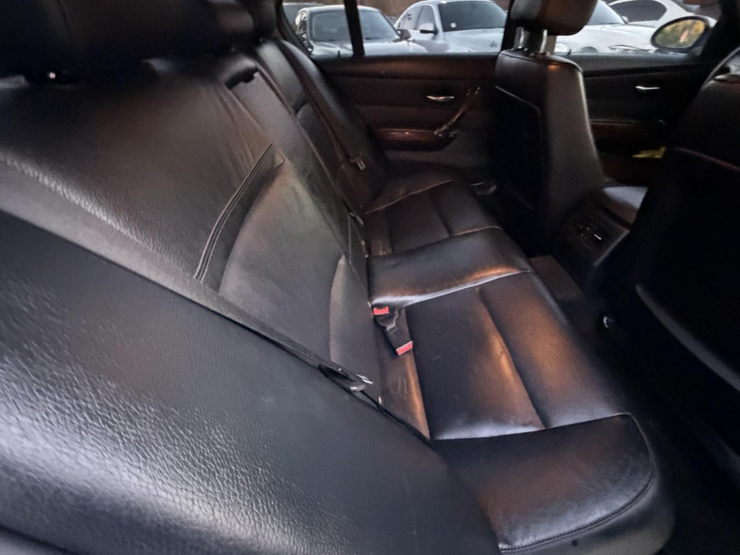 2011 White /Black BMW 3-Series 328i SA SULEV (WBAPH5G55BN) with an 3.0L L6 DOHC 24V engine, Automatic transmission, located at 30 S. Berkeley Avenue, Pasadena, CA, 91107, (626) 248-7567, 34.145447, -118.109398 - Buy Here Pay Here BMW 328i for Sale in Pasadena | 2011 BMW – $500 Down – No Credit Needed Looking to drive a luxury car but worried about your credit? At Crown City Motors in Pasadena, we specialize in helping people with bad credit, no credit, or past financial issues get approved with ease. - Photo#41