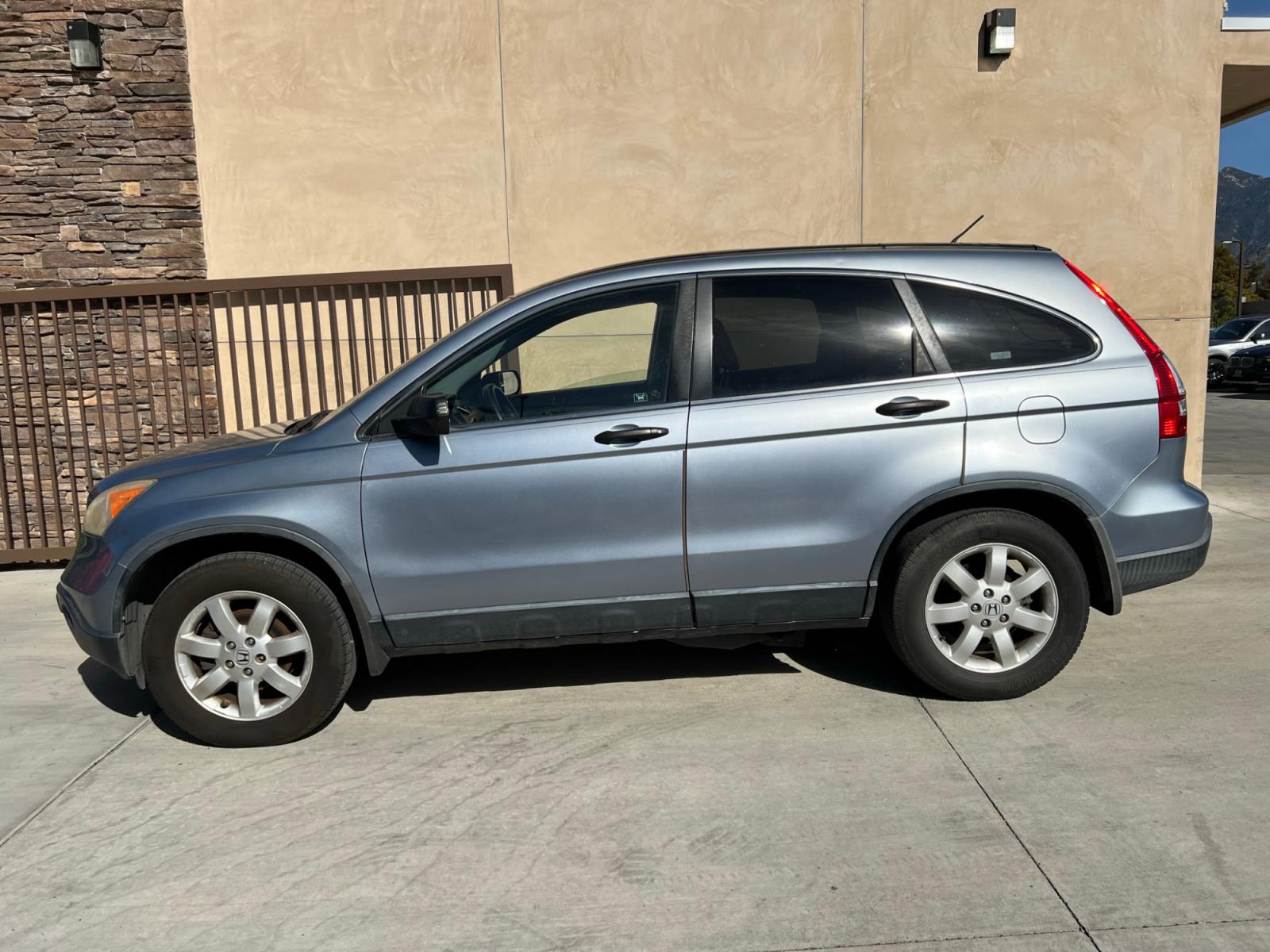 2009 /GRAY Honda CR-V EX 2WD 5-Speed AT (JHLRE38509C) with an 2.4L L4 DOHC 16V engine, 5-Speed Automatic transmission, located at 30 S. Berkeley Avenue, Pasadena, CA, 91107, (626) 248-7567, 34.145447, -118.109398 - Photo #1