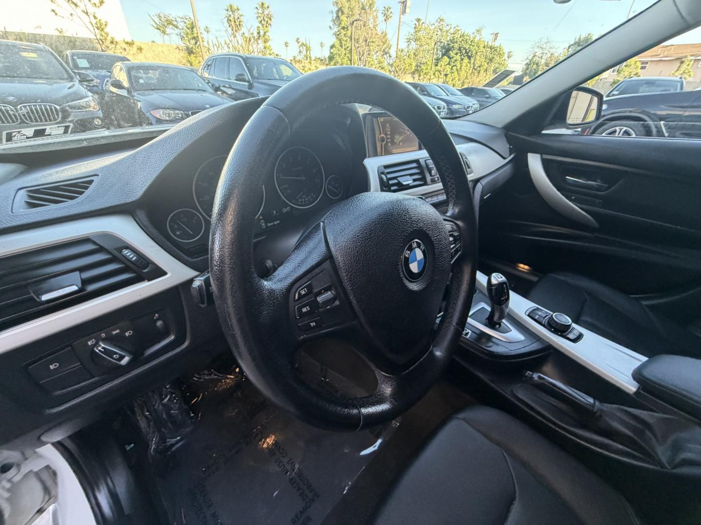 2013 White /Black BMW 3-Series 328i Sedan (WBA3C1C56DK) with an 2.0L L4 DOHC 16V engine, Automatic transmission, located at 30 S. Berkeley Avenue, Pasadena, CA, 91107, (626) 248-7567, 34.145447, -118.109398 - Looking for a sleek and stylish sedan that won't break the bank? Look no further than this 2013 BMW 3-Series 328i Sedan. With its classic design and top-of-the-line features, this car is sure to turn heads on the road. And with our buy here pay here financing options, you can drive away with the car - Photo#9