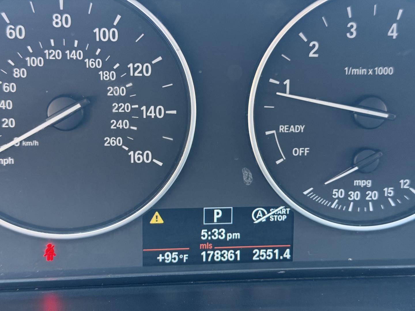 2013 White /Black BMW 3-Series 328i Sedan (WBA3C1C56DK) with an 2.0L L4 DOHC 16V engine, Automatic transmission, located at 30 S. Berkeley Avenue, Pasadena, CA, 91107, (626) 248-7567, 34.145447, -118.109398 - Looking for a sleek and stylish sedan that won't break the bank? Look no further than this 2013 BMW 3-Series 328i Sedan. With its classic design and top-of-the-line features, this car is sure to turn heads on the road. And with our buy here pay here financing options, you can drive away with the car - Photo#15