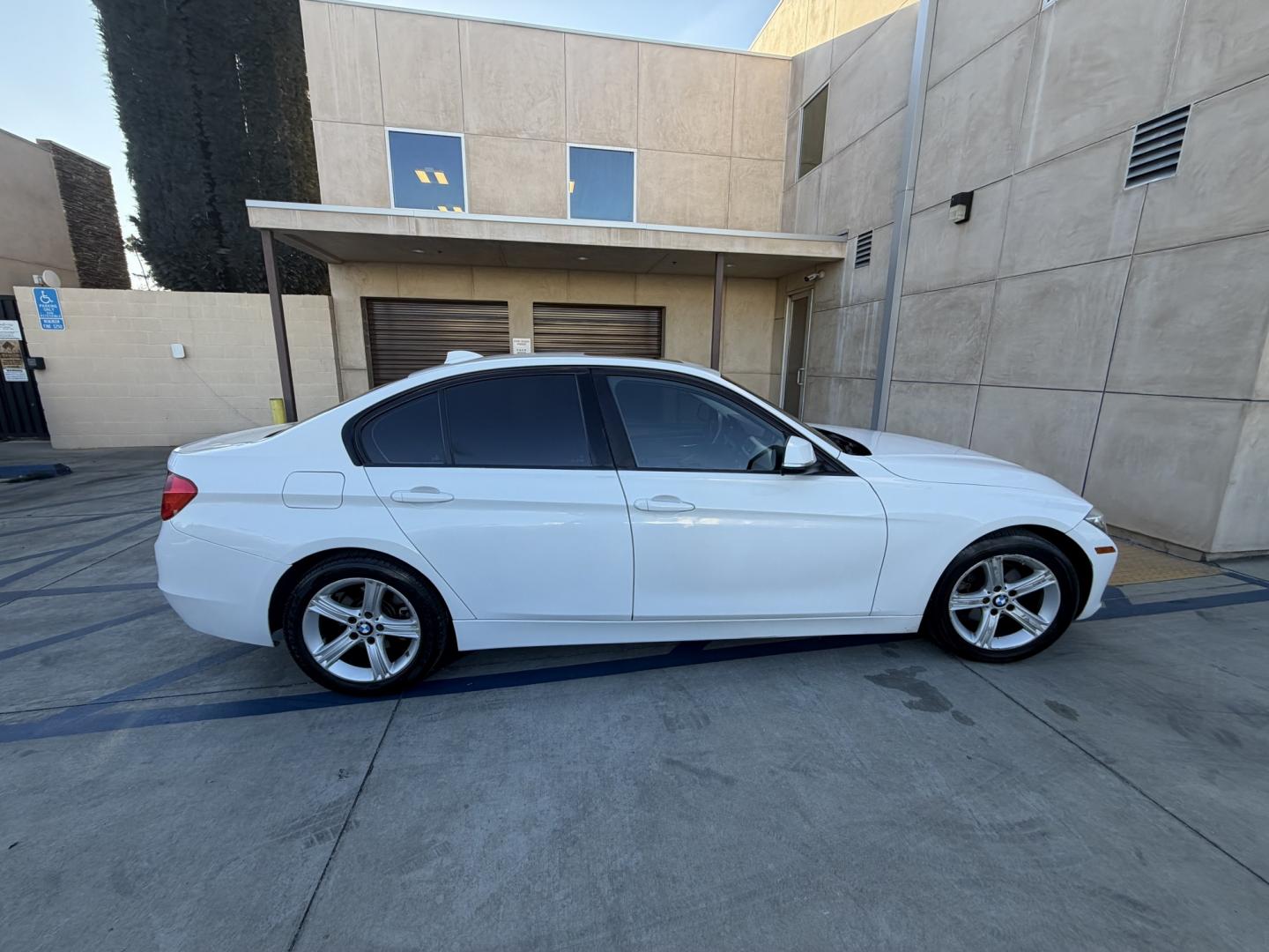 2013 White /Black BMW 3-Series 328i Sedan (WBA3C1C56DK) with an 2.0L L4 DOHC 16V engine, Automatic transmission, located at 30 S. Berkeley Avenue, Pasadena, CA, 91107, (626) 248-7567, 34.145447, -118.109398 - Looking for a sleek and stylish sedan that won't break the bank? Look no further than this 2013 BMW 3-Series 328i Sedan. With its classic design and top-of-the-line features, this car is sure to turn heads on the road. And with our buy here pay here financing options, you can drive away with the car - Photo#7