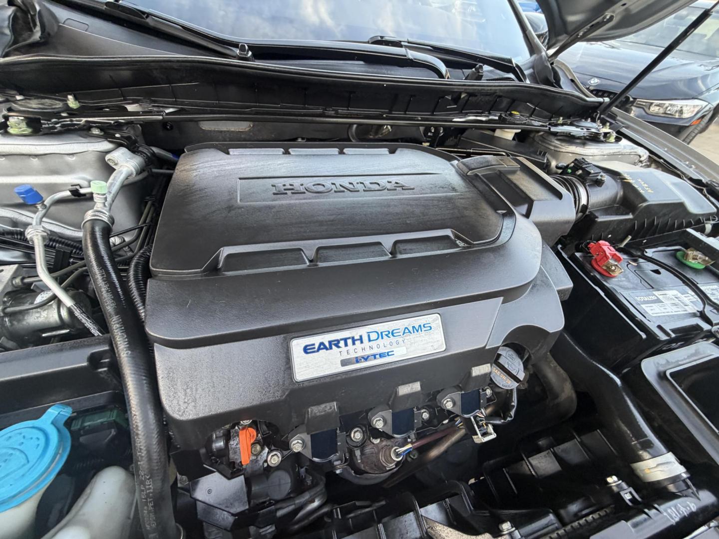 2017 Silver /Gray Honda Accord EX-L Sedan V6 6-Spd AT (1HGCR3F86HA) with an 3.5L V6 SOHC 24V engine, 6A transmission, located at 30 S. Berkeley Avenue, Pasadena, CA, 91107, (626) 248-7567, 34.145447, -118.109398 - Navigation! Leather Seats! Moon-roof! This 2017 Honda Accord EX-L Sedan V6 6-Spd AT looks and drives good. - Photo#21