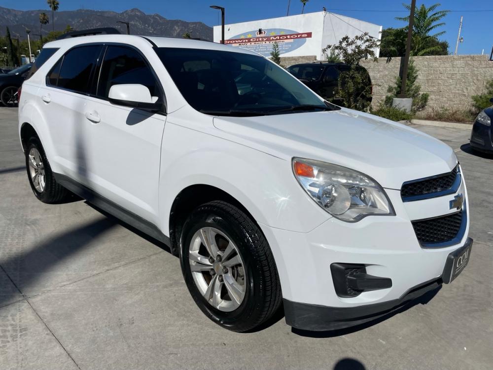 2010 White /Black Chevrolet Equinox LT1 FWD (2CNALDEW6A6) with an 2.4L L4 DOHC 16V engine, 6-Speed Automatic transmission, located at 30 S. Berkeley Avenue, Pasadena, CA, 91107, (626) 248-7567, 34.145447, -118.109398 - Photo #4