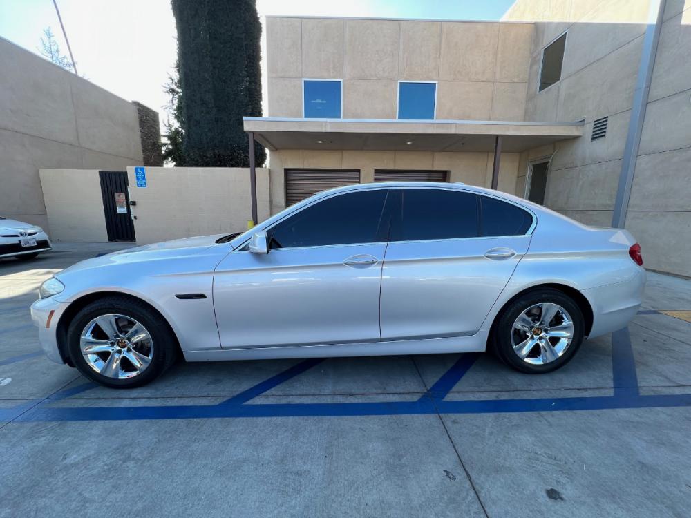2011 /BLACK BMW 5-Series 528i (WBAFR1C54BC) with an 3.0L L6 DOHC 24V engine, 6-Speed Automatic transmission, located at 30 S. Berkeley Avenue, Pasadena, CA, 91107, (626) 248-7567, 34.145447, -118.109398 - Navigation! Leather Seats! Moonroof! This 2011 BMW 5-Series 528i looks and drives Well! Bad Credit? We can help! We are the bank. All our cars are thoroughly inspected and reconditioned by our technicians. FREE CARFAX report. Stop by or call to speak with our friendly staff. Whether you have bad cre - Photo #1