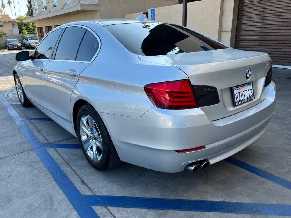 2011 /BLACK BMW 5-Series 528i (WBAFR1C54BC) with an 3.0L L6 DOHC 24V engine, 6-Speed Automatic transmission, located at 30 S. Berkeley Avenue, Pasadena, CA, 91107, (626) 248-7567, 34.145447, -118.109398 - Navigation! Leather Seats! Moonroof! This 2011 BMW 5-Series 528i looks and drives Well! Bad Credit? We can help! We are the bank. All our cars are thoroughly inspected and reconditioned by our technicians. FREE CARFAX report. Stop by or call to speak with our friendly staff. Whether you have bad cre - Photo #2