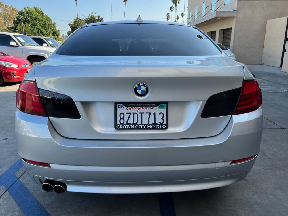 2011 /BLACK BMW 5-Series 528i (WBAFR1C54BC) with an 3.0L L6 DOHC 24V engine, 6-Speed Automatic transmission, located at 30 S. Berkeley Avenue, Pasadena, CA, 91107, (626) 248-7567, 34.145447, -118.109398 - Navigation! Leather Seats! Moonroof! This 2011 BMW 5-Series 528i looks and drives Well! Bad Credit? We can help! We are the bank. All our cars are thoroughly inspected and reconditioned by our technicians. FREE CARFAX report. Stop by or call to speak with our friendly staff. Whether you have bad cre - Photo #3