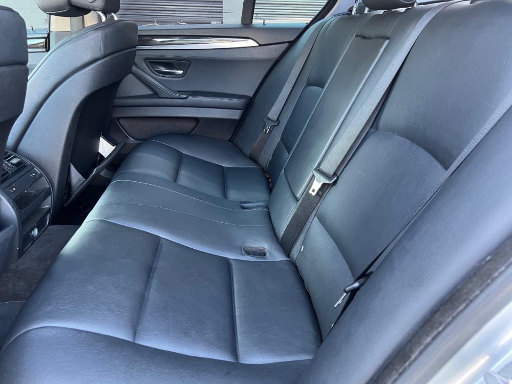 2011 /BLACK BMW 5-Series 528i (WBAFR1C54BC) with an 3.0L L6 DOHC 24V engine, 6-Speed Automatic transmission, located at 30 S. Berkeley Avenue, Pasadena, CA, 91107, (626) 248-7567, 34.145447, -118.109398 - Navigation! Leather Seats! Moonroof! This 2011 BMW 5-Series 528i looks and drives Well! Bad Credit? We can help! We are the bank. All our cars are thoroughly inspected and reconditioned by our technicians. FREE CARFAX report. Stop by or call to speak with our friendly staff. Whether you have bad cre - Photo #10