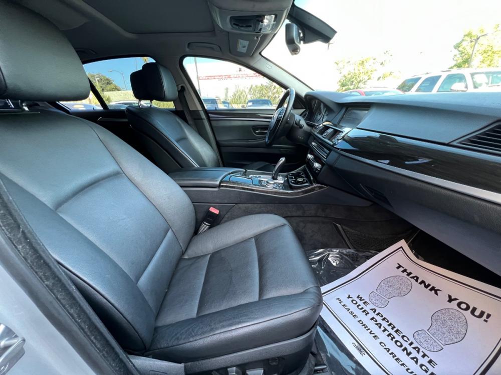 2011 /BLACK BMW 5-Series 528i (WBAFR1C54BC) with an 3.0L L6 DOHC 24V engine, 6-Speed Automatic transmission, located at 30 S. Berkeley Avenue, Pasadena, CA, 91107, (626) 248-7567, 34.145447, -118.109398 - Navigation! Leather Seats! Moonroof! This 2011 BMW 5-Series 528i looks and drives Well! Bad Credit? We can help! We are the bank. All our cars are thoroughly inspected and reconditioned by our technicians. FREE CARFAX report. Stop by or call to speak with our friendly staff. Whether you have bad cre - Photo #12