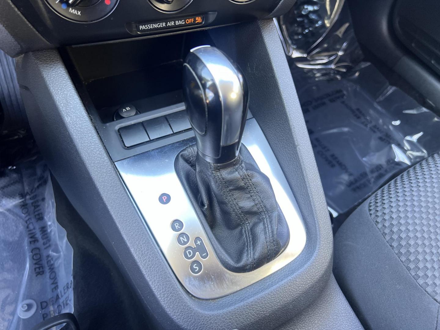 2013 Black /Black Volkswagen Jetta S (3VW2K7AJXDM) with an 2.0L L4 DOHC 20V engine, Automatic transmission, located at 30 S. Berkeley Avenue, Pasadena, CA, 91107, (626) 248-7567, 34.145447, -118.109398 - 2013 Volkswagen Jetta S – Buy Here Pay Here – Easy Financing in Pasadena, CA Looking for a reliable, stylish, and fuel-efficient sedan that won’t break the bank? This 2013 Volkswagen Jetta S is the perfect choice for drivers in Pasadena and the surrounding Los Angeles area who want dependable - Photo#15