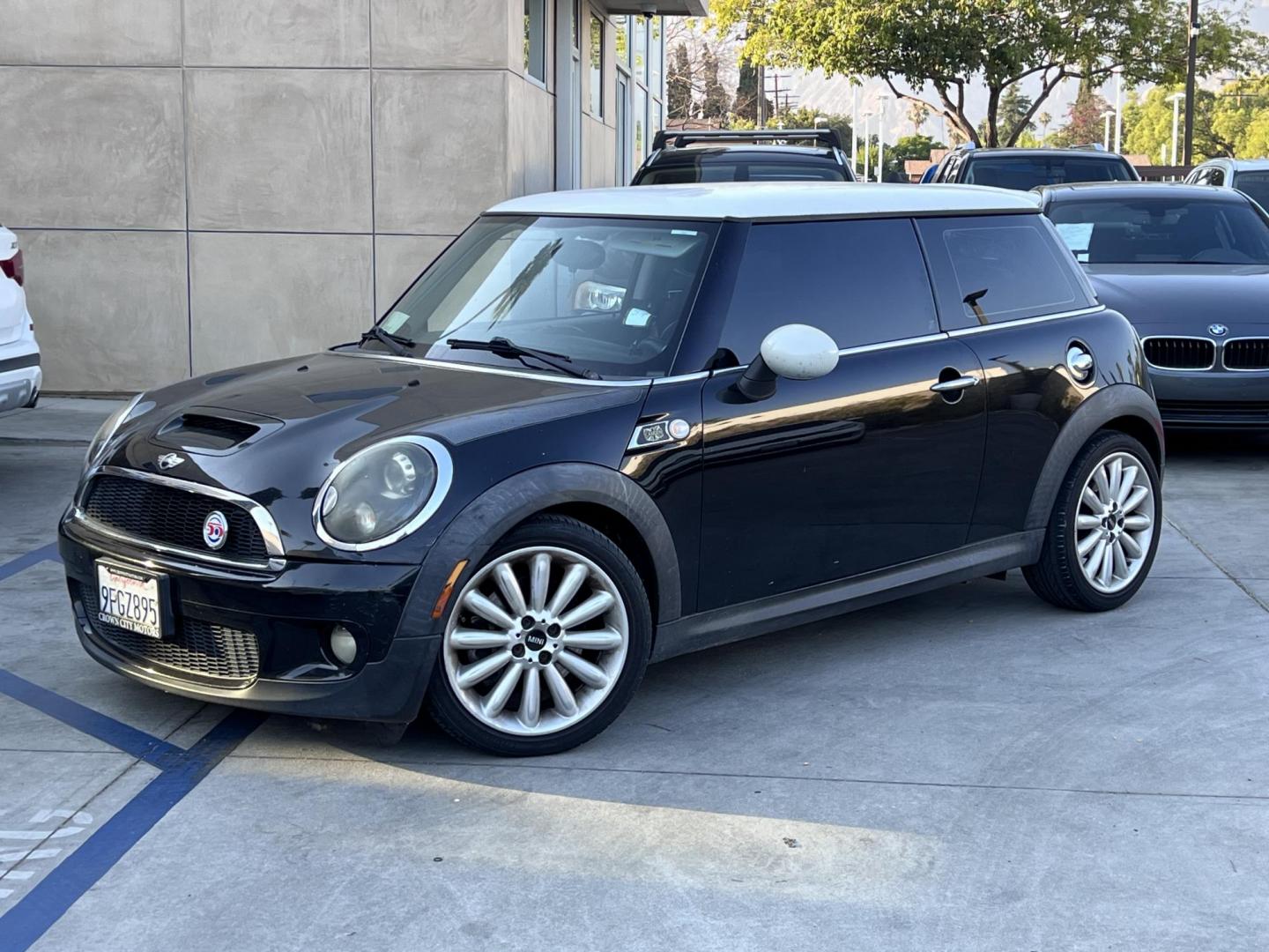 2010 Jet Black /BLACK Mini Cooper S (WMWMF7C52AT) with an 1.6L L4 DOHC 16V TURBO engine, AUTOMATIC transmission, located at 30 S. Berkeley Avenue, Pasadena, CA, 91107, (626) 248-7567, 34.145447, -118.109398 - New Tires! Nice Interior! Great MPG! Looks and drives well. Bad credit? We can help! We are the bank. All our cars are thoroughly inspected and reconditioned by our technicians. FREE CARFAX report. Stop by or call to speak with our friendly staff. Whether you have bad credit, no credit, bankruptcy - Photo#0
