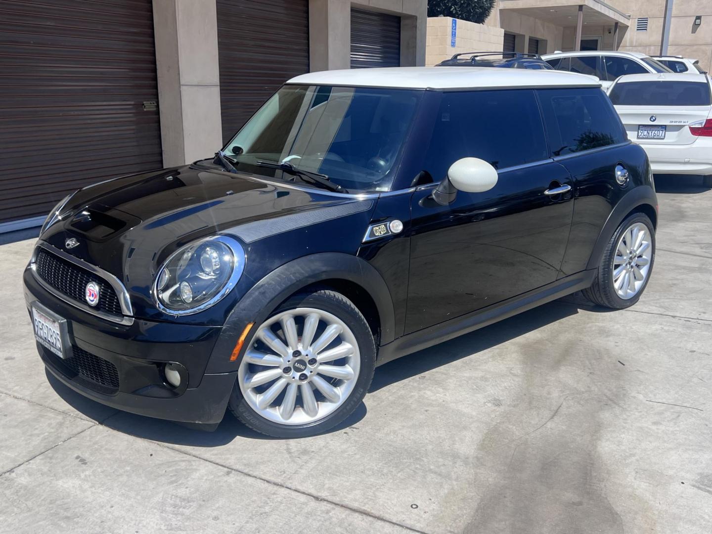 2010 Jet Black /BLACK Mini Cooper S (WMWMF7C52AT) with an 1.6L L4 DOHC 16V TURBO engine, AUTOMATIC transmission, located at 30 S. Berkeley Avenue, Pasadena, CA, 91107, (626) 248-7567, 34.145447, -118.109398 - New Tires! Nice Interior! Great MPG! Looks and drives well. Bad credit? We can help! We are the bank. All our cars are thoroughly inspected and reconditioned by our technicians. FREE CARFAX report. Stop by or call to speak with our friendly staff. Whether you have bad credit, no credit, bankruptcy - Photo#4
