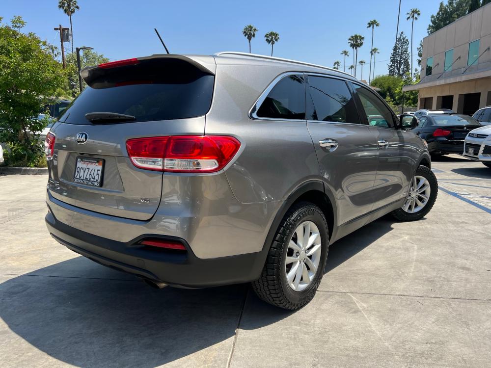 2016 Gray /BLACK Kia Sorento LX V6 AWD (5XYPGDA53GG) with an 3.3L V6 DOHC 24V engine, 6-Speed Automatic transmission, located at 30 S. Berkeley Avenue, Pasadena, CA, 91107, (626) 248-7567, 34.145447, -118.109398 - Low miles, nice interior, and new tires! Bad credit? We can help! We are the bank. All our cars are thoroughly inspected and reconditioned by our technicians. FREE CARFAX report. Stop by or call to speak with our friendly staff. Whether you have bad credit, no credit, bankruptcy, or repossession, w - Photo #6