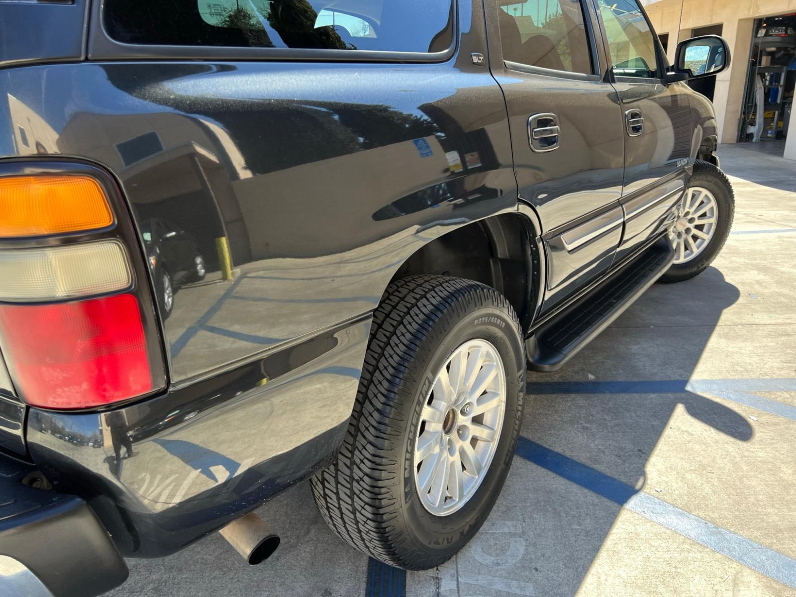 2004 /Grey GMC Yukon 2WD (1GKEC13T24R) with an 5.3L V8 OHV 16V engine, 4-Speed Automatic Overdrive transmission, located at 30 S. Berkeley Avenue, Pasadena, CA, 91107, (626) 248-7567, 34.145447, -118.109398 - This GMC Yukon drives really well and come with Dealer Limited Warranty for 30 days of 1000 miles, which ever comes first. Bad credit? We can help! We are the bank. All our cars are thoroughly inspected and reconditioned by our technicians. FREE CARFAX report. Stop by or call to speak with our frie - Photo #7