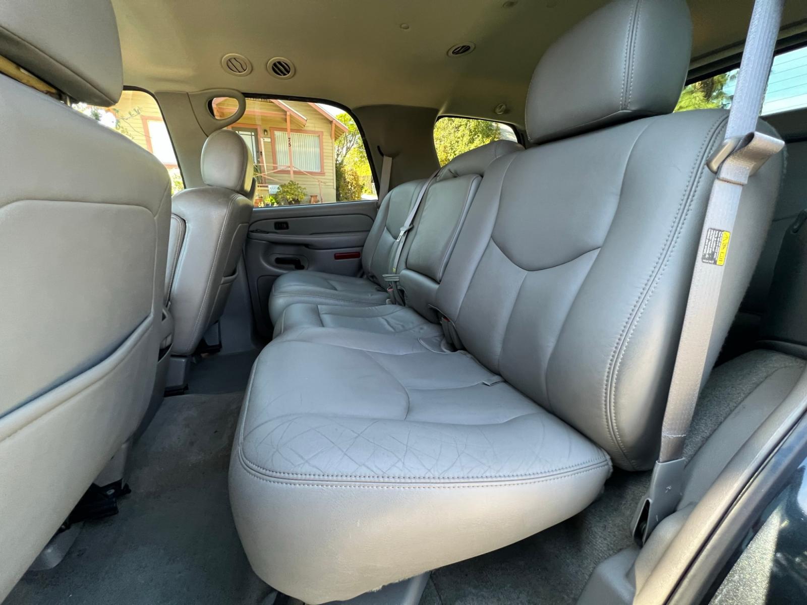 2004 /Grey GMC Yukon 2WD (1GKEC13T24R) with an 5.3L V8 OHV 16V engine, 4-Speed Automatic Overdrive transmission, located at 30 S. Berkeley Avenue, Pasadena, CA, 91107, (626) 248-7567, 34.145447, -118.109398 - This GMC Yukon drives really well and come with Dealer Limited Warranty for 30 days of 1000 miles, which ever comes first. Bad credit? We can help! We are the bank. All our cars are thoroughly inspected and reconditioned by our technicians. FREE CARFAX report. Stop by or call to speak with our frie - Photo #12