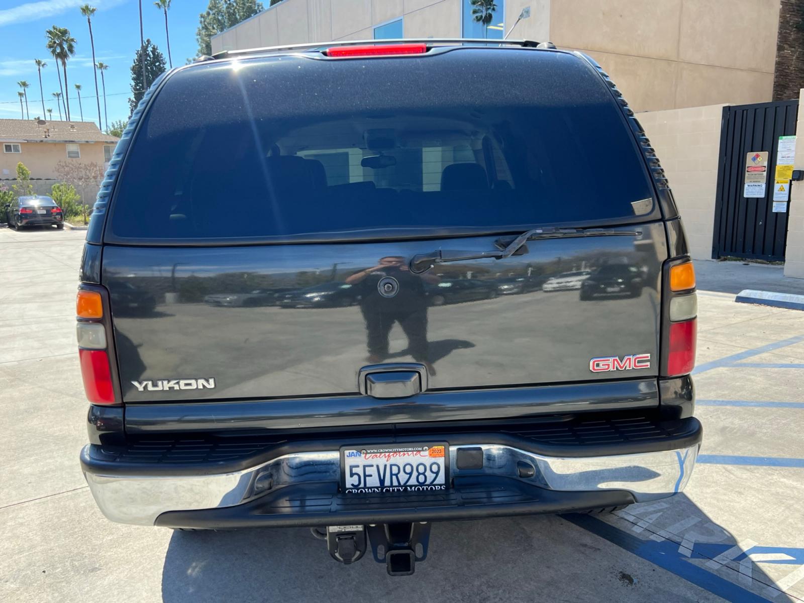 2004 /Grey GMC Yukon 2WD (1GKEC13T24R) with an 5.3L V8 OHV 16V engine, 4-Speed Automatic Overdrive transmission, located at 30 S. Berkeley Avenue, Pasadena, CA, 91107, (626) 248-7567, 34.145447, -118.109398 - This GMC Yukon drives really well and come with Dealer Limited Warranty for 30 days of 1000 miles, which ever comes first. Bad credit? We can help! We are the bank. All our cars are thoroughly inspected and reconditioned by our technicians. FREE CARFAX report. Stop by or call to speak with our frie - Photo #3