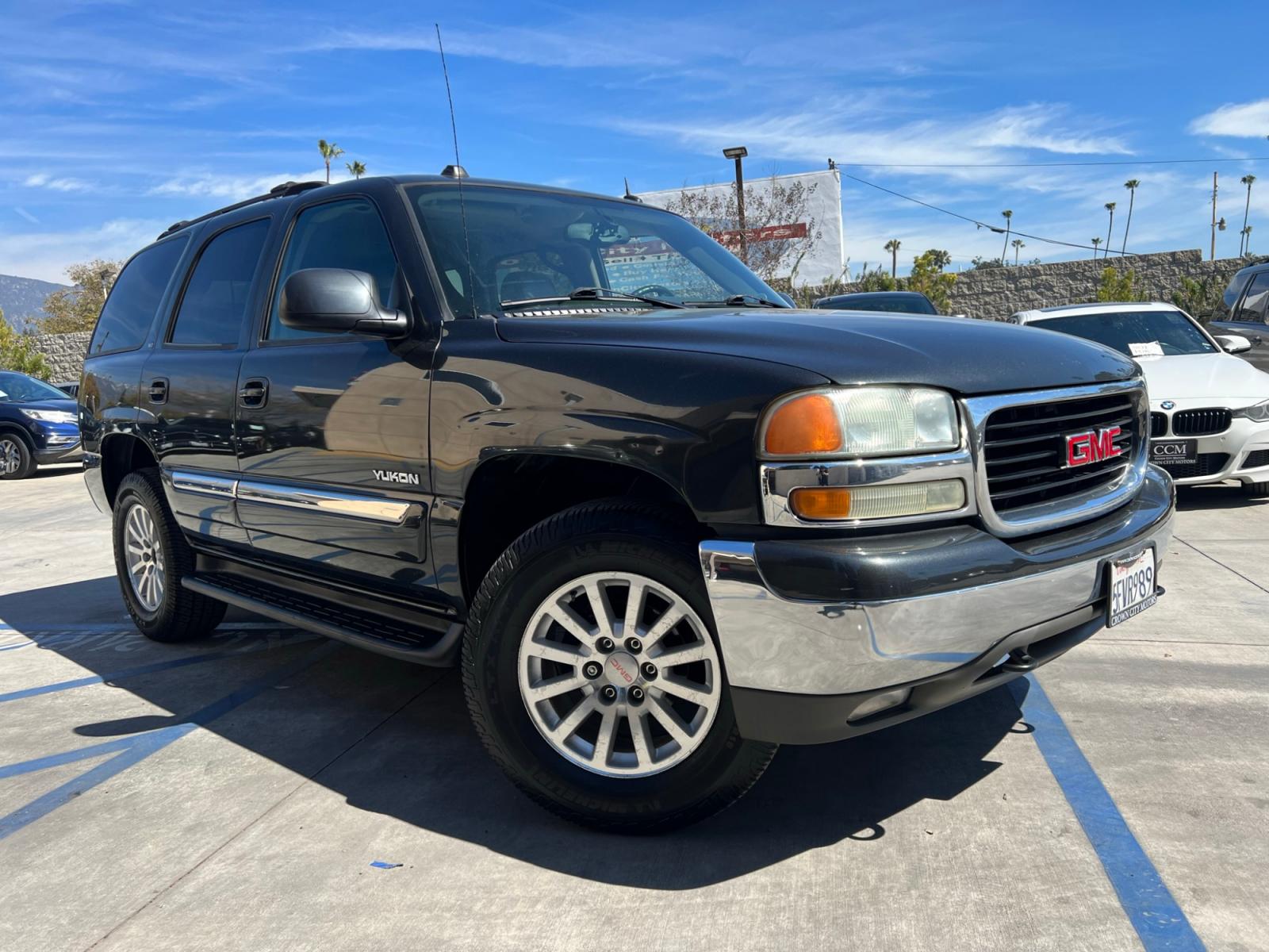 2004 /Grey GMC Yukon 2WD (1GKEC13T24R) with an 5.3L V8 OHV 16V engine, 4-Speed Automatic Overdrive transmission, located at 30 S. Berkeley Avenue, Pasadena, CA, 91107, (626) 248-7567, 34.145447, -118.109398 - This GMC Yukon drives really well and come with Dealer Limited Warranty for 30 days of 1000 miles, which ever comes first. Bad credit? We can help! We are the bank. All our cars are thoroughly inspected and reconditioned by our technicians. FREE CARFAX report. Stop by or call to speak with our frie - Photo #4