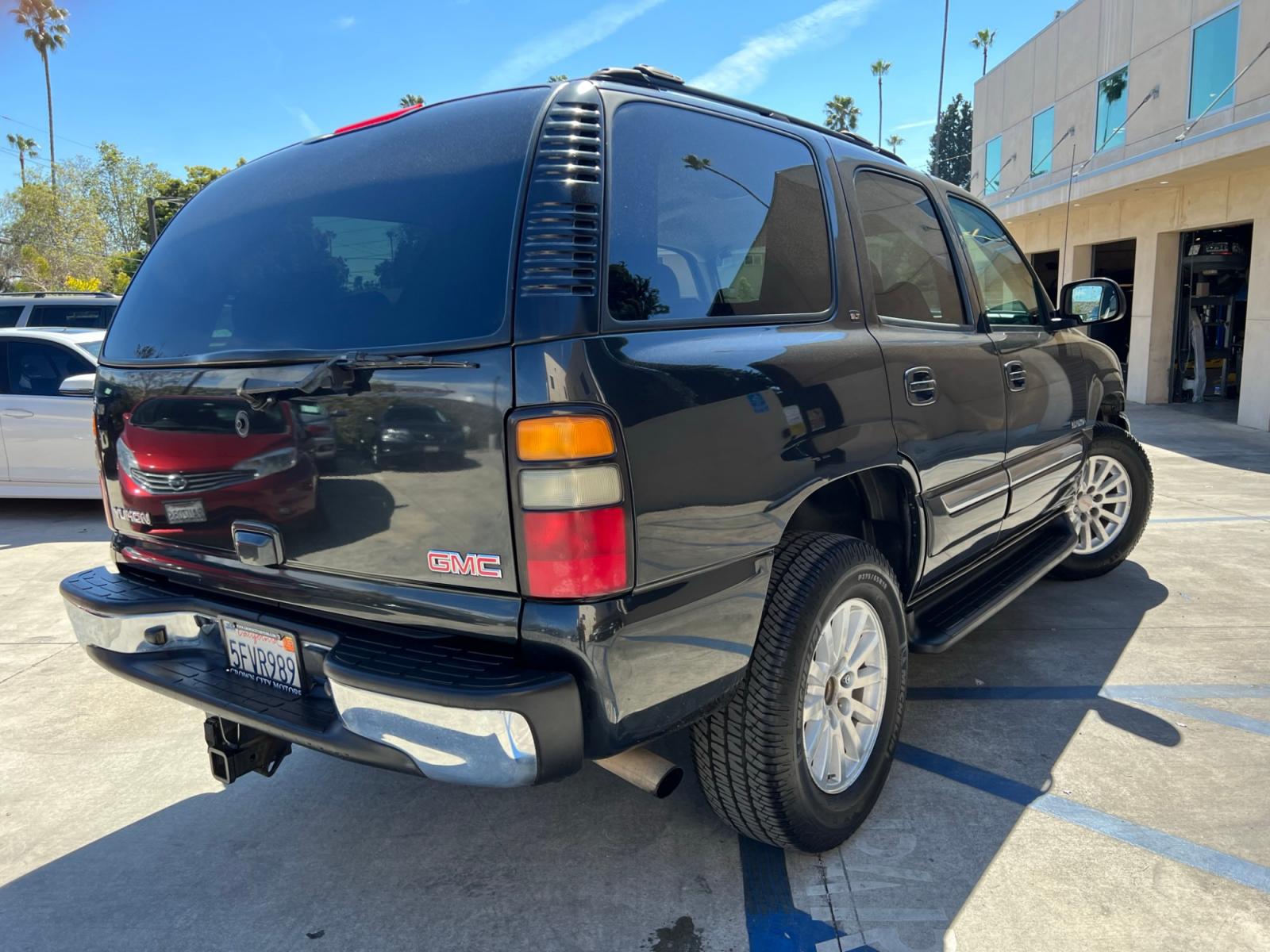 2004 /Grey GMC Yukon 2WD (1GKEC13T24R) with an 5.3L V8 OHV 16V engine, 4-Speed Automatic Overdrive transmission, located at 30 S. Berkeley Avenue, Pasadena, CA, 91107, (626) 248-7567, 34.145447, -118.109398 - This GMC Yukon drives really well and come with Dealer Limited Warranty for 30 days of 1000 miles, which ever comes first. Bad credit? We can help! We are the bank. All our cars are thoroughly inspected and reconditioned by our technicians. FREE CARFAX report. Stop by or call to speak with our frie - Photo #6