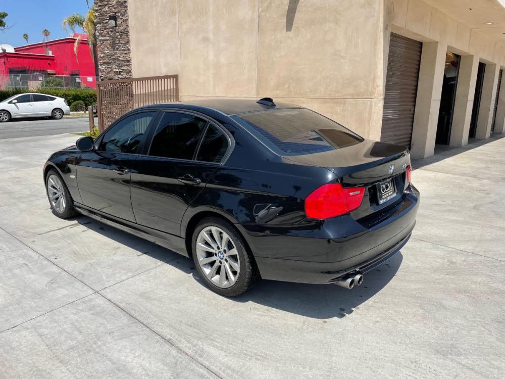 2011 /BLACK BMW 3-Series 328i SA SULEV (WBAPH5G56BN) with an 3.0L L6 DOHC 24V engine, Automatic w/Steptronic transmission, located at 30 S. Berkeley Avenue, Pasadena, CA, 91107, (626) 248-7567, 34.145447, -118.109398 - Photo #4