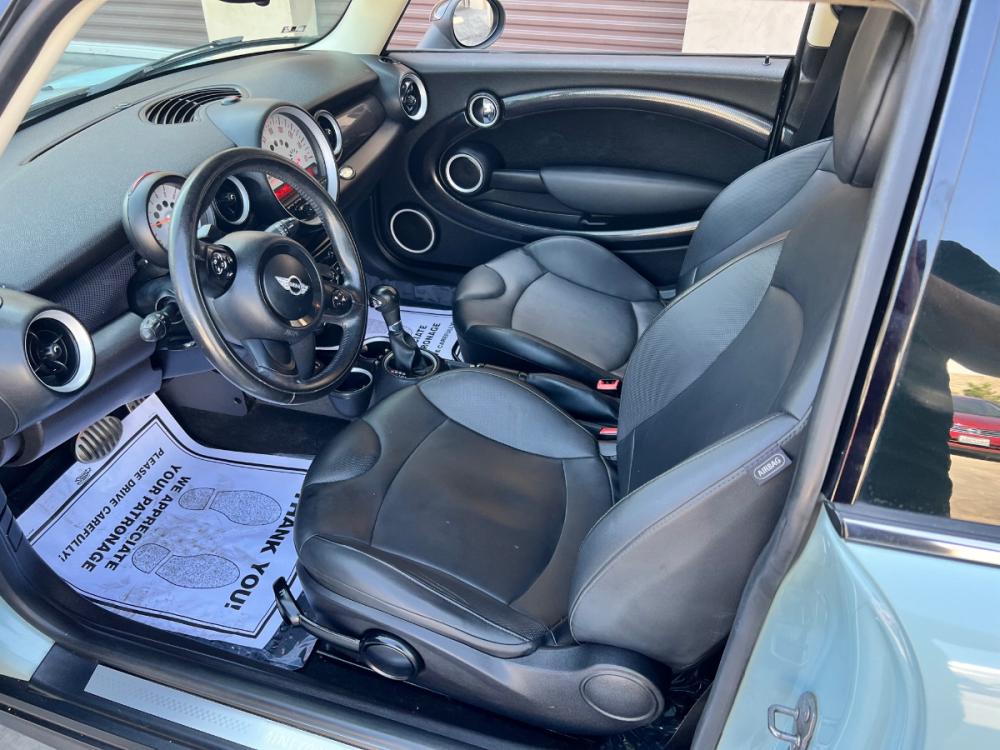 2013 /Black Mini Cooper S (WMWSV3C53DT) with an 1.6L L4 DOHC 16V TURBO engine, Automatic transmission, located at 30 S. Berkeley Avenue, Pasadena, CA, 91107, (626) 248-7567, 34.145447, -118.109398 - Photo #7
