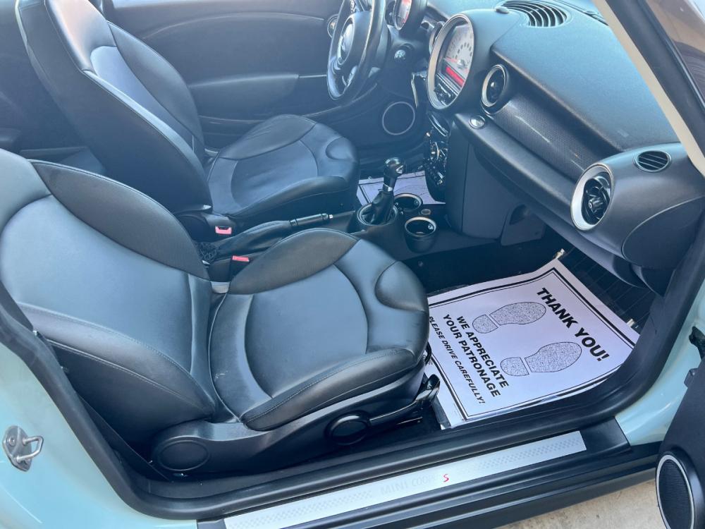 2013 /Black Mini Cooper S (WMWSV3C53DT) with an 1.6L L4 DOHC 16V TURBO engine, Automatic transmission, located at 30 S. Berkeley Avenue, Pasadena, CA, 91107, (626) 248-7567, 34.145447, -118.109398 - Photo #9