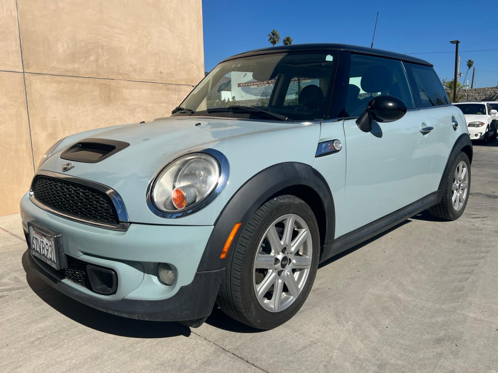 2013 /Black Mini Cooper S (WMWSV3C53DT) with an 1.6L L4 DOHC 16V TURBO engine, Automatic transmission, located at 30 S. Berkeley Avenue, Pasadena, CA, 91107, (626) 248-7567, 34.145447, -118.109398 - MPG! Fully loaded! This looks and drives well. Looks and Drives Good! Bad credit? We can help! We are the bank. All our cars are thoroughly inspected and reconditioned by our technicians. FREE CARFAX report. Stop by or call to speak with our friendly staff. Whether you have bad credit, no credit, - Photo #0