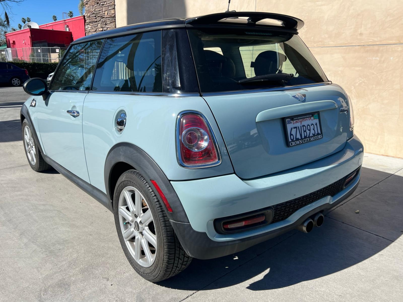 2013 /Black Mini Cooper S (WMWSV3C53DT) with an 1.6L L4 DOHC 16V TURBO engine, Automatic transmission, located at 30 S. Berkeley Avenue, Pasadena, CA, 91107, (626) 248-7567, 34.145447, -118.109398 - MPG! Fully loaded! This looks and drives well. Looks and Drives Good! Bad credit? We can help! We are the bank. All our cars are thoroughly inspected and reconditioned by our technicians. FREE CARFAX report. Stop by or call to speak with our friendly staff. Whether you have bad credit, no credit, - Photo #2
