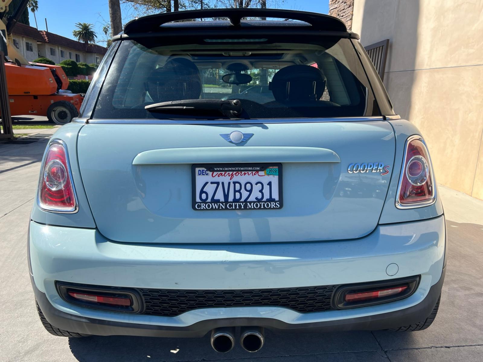 2013 /Black Mini Cooper S (WMWSV3C53DT) with an 1.6L L4 DOHC 16V TURBO engine, Automatic transmission, located at 30 S. Berkeley Avenue, Pasadena, CA, 91107, (626) 248-7567, 34.145447, -118.109398 - MPG! Fully loaded! This looks and drives well. Looks and Drives Good! Bad credit? We can help! We are the bank. All our cars are thoroughly inspected and reconditioned by our technicians. FREE CARFAX report. Stop by or call to speak with our friendly staff. Whether you have bad credit, no credit, - Photo #3