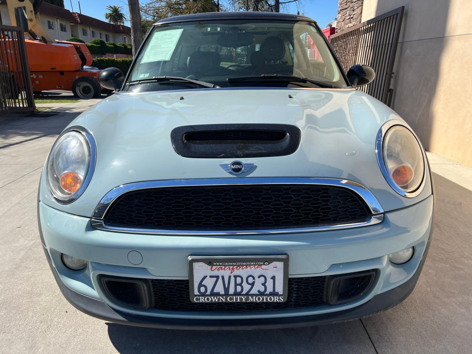 2013 /Black Mini Cooper S (WMWSV3C53DT) with an 1.6L L4 DOHC 16V TURBO engine, Automatic transmission, located at 30 S. Berkeley Avenue, Pasadena, CA, 91107, (626) 248-7567, 34.145447, -118.109398 - Leather , Alloy. MPG! Fully loaded! This looks and drives well. Looks and Drives Good! Bad credit? We can help! We are the bank. All our cars are thoroughly inspected and reconditioned by our technicians. FREE CARFAX report. Stop by or call to speak with our friendly staff. Whether you have bad cr - Photo #8