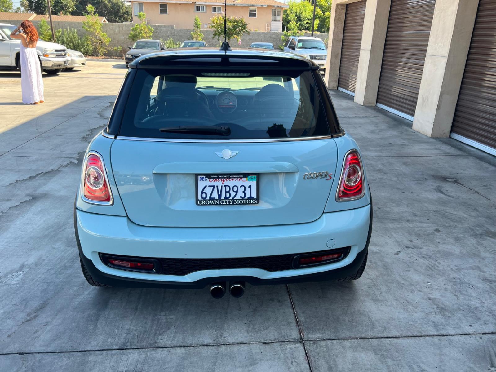 2013 /Black Mini Cooper S (WMWSV3C53DT) with an 1.6L L4 DOHC 16V TURBO engine, Automatic transmission, located at 30 S. Berkeley Avenue, Pasadena, CA, 91107, (626) 248-7567, 34.145447, -118.109398 - MPG! Fully loaded! This looks and drives well. Looks and Drives Good! Bad credit? We can help! We are the bank. All our cars are thoroughly inspected and reconditioned by our technicians. FREE CARFAX report. Stop by or call to speak with our friendly staff. Whether you have bad credit, no credit, - Photo #4