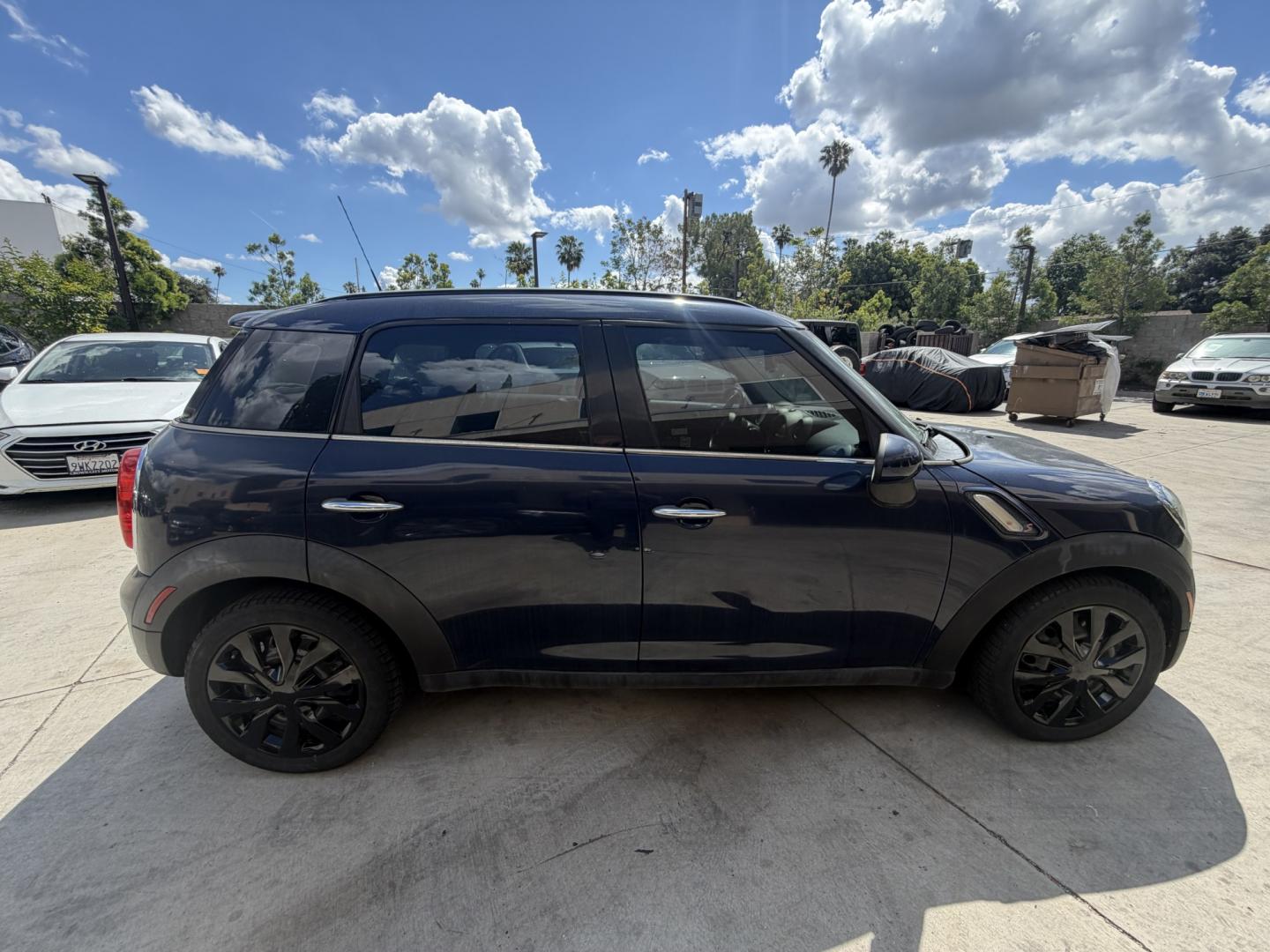 2011 /blue Mini Cooper S (WMWZC3C57BW) with an 1.6L L4 DOHC 16V TURBO engine, 6-Speed Automatic transmission, located at 30 S. Berkeley Avenue, Pasadena, CA, 91107, (626) 248-7567, 34.145447, -118.109398 - New tires! Complete Service! Good MPG! Looks and Drives Good! Bad credit? We can help! We are the bank. All our cars are thoroughly inspected and reconditioned by our technicians. FREE CARFAX report. Stop by or call to speak with our friendly staff. Whether you have bad credit, no credit, bankruptc - Photo#4