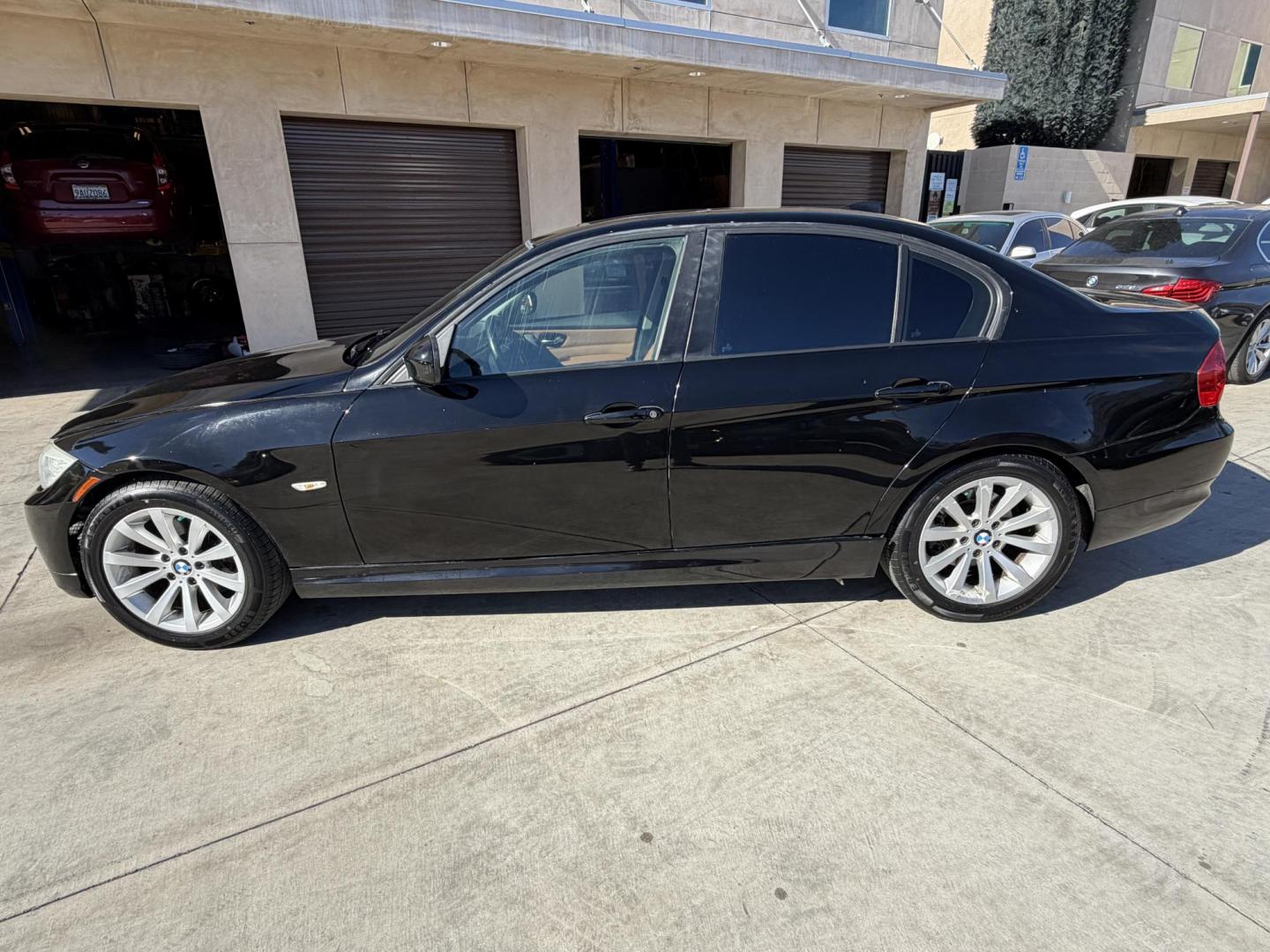 2011 BLACK /Peanut Interior BMW 3-Series 328i xDrive SA (WBAPK5G56BN) with an 3.0L L6 DOHC 24V engine, automatic transmission, located at 30 S. Berkeley Avenue, Pasadena, CA, 91107, (626) 248-7567, 34.145447, -118.109398 - Leather! Moon-roof! Premium Wheels! This 2011 BMW 3-Series 328i xDrive SA looks and drives well. Crown City Motors is a used “Buy Here Pay Here” car dealer in Pasadena CA. “Buy Here Pay Here” financing, means that when you purchase your vehicle from our dealership, that you make the payment - Photo#4